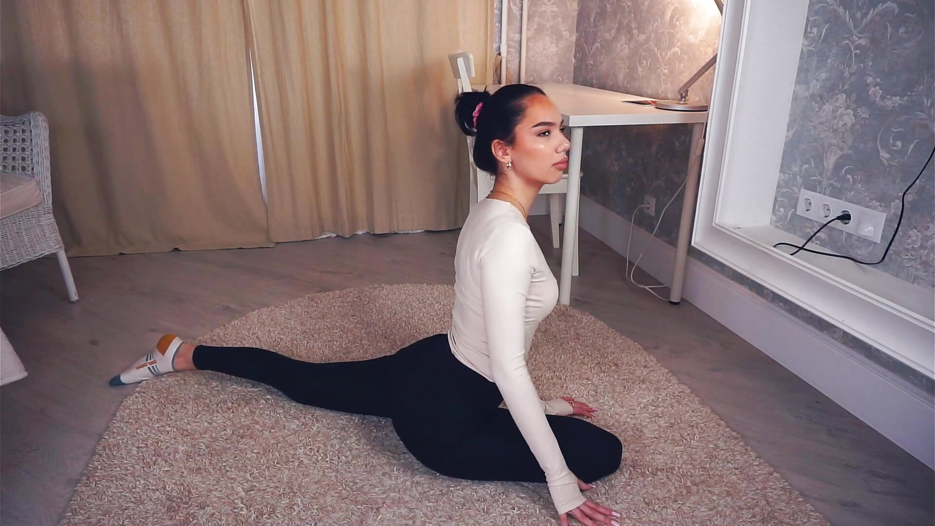 my gymnastics and flexible body - video by HyeTysarczyk cam model