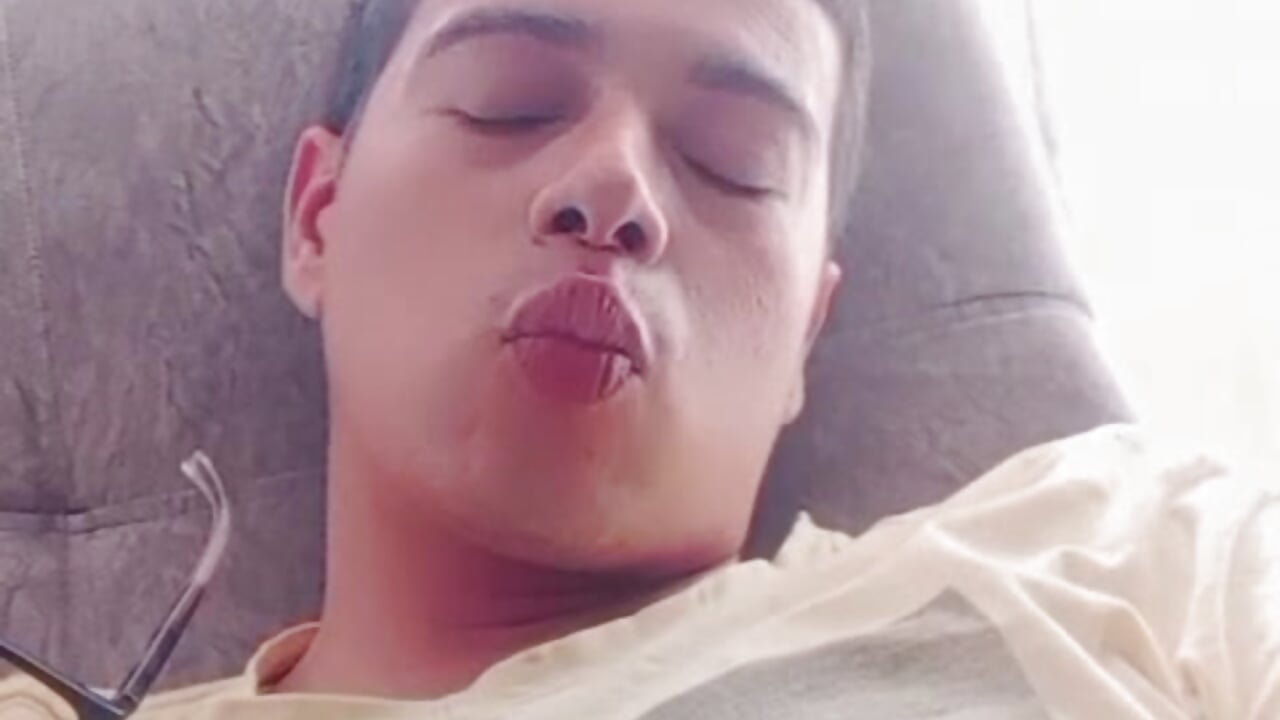 blow you a kiss - video by Daniel_De_la_rose cam model