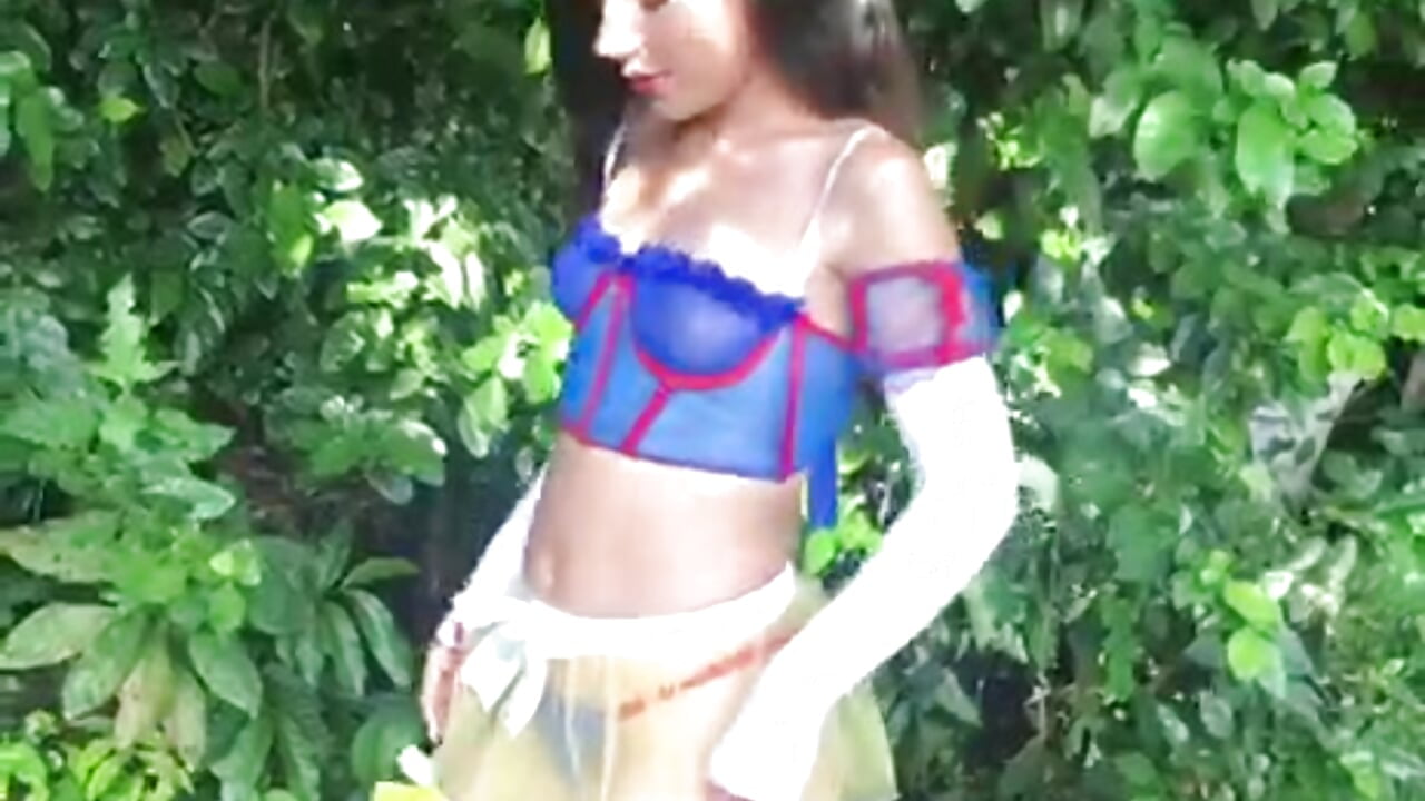 Latina Snow White lost in the forest - video by CuteMiaaaaa cam model
