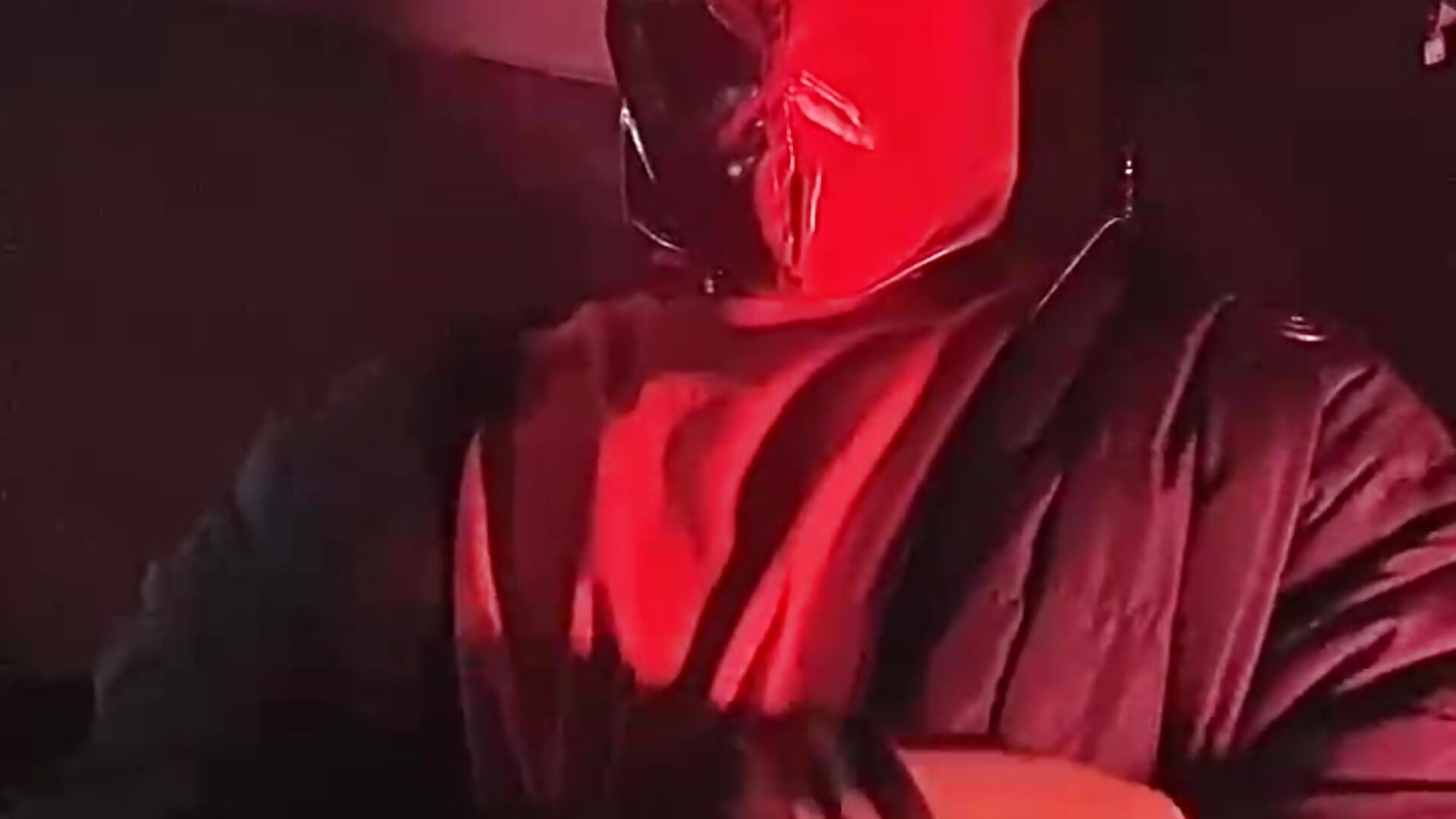 Red Abyss – video od webkamerové modelky Lucius_Noal