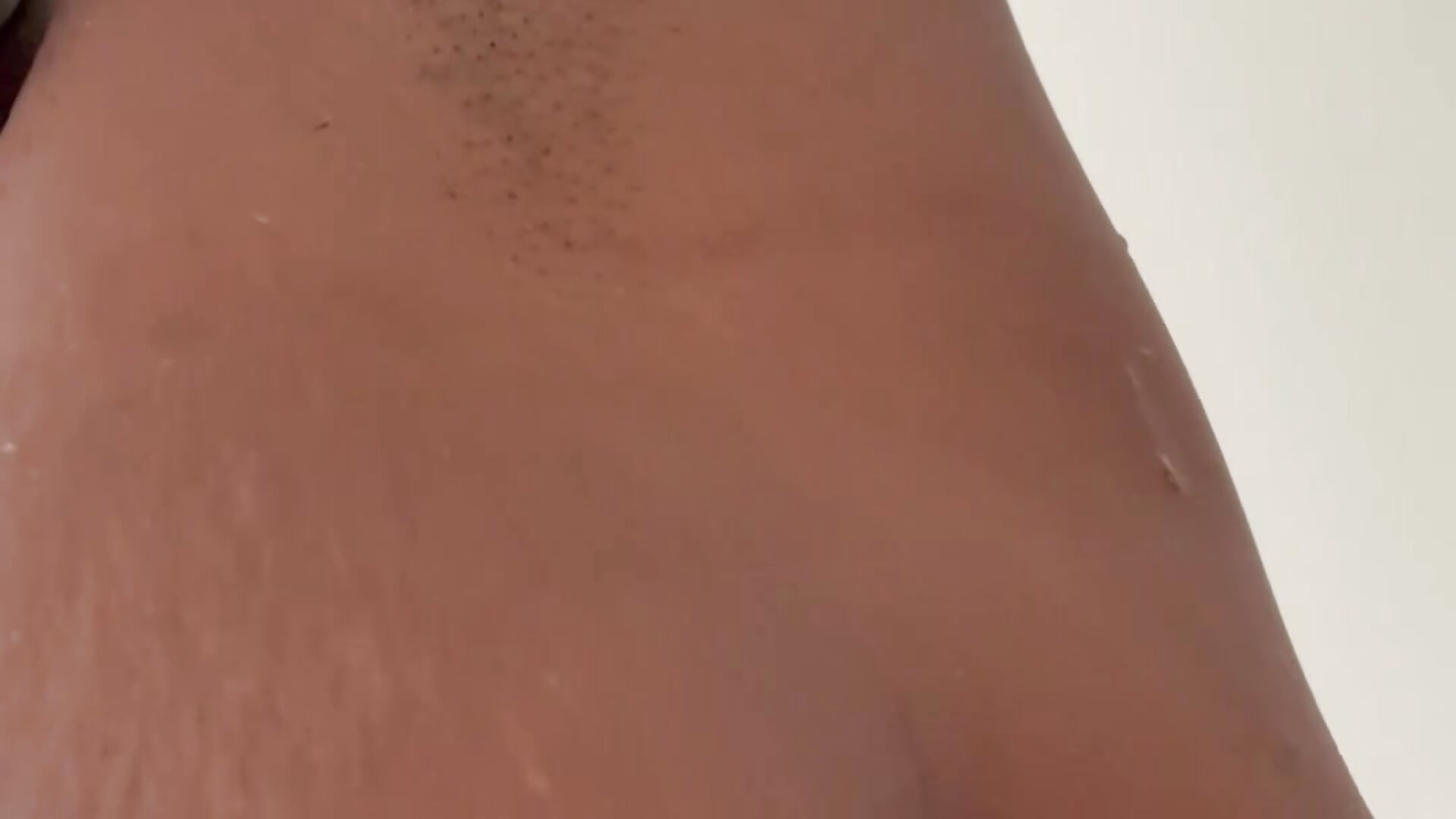 Freshly shaven Armpits - vídeo de la modelo de cam MadameMuse