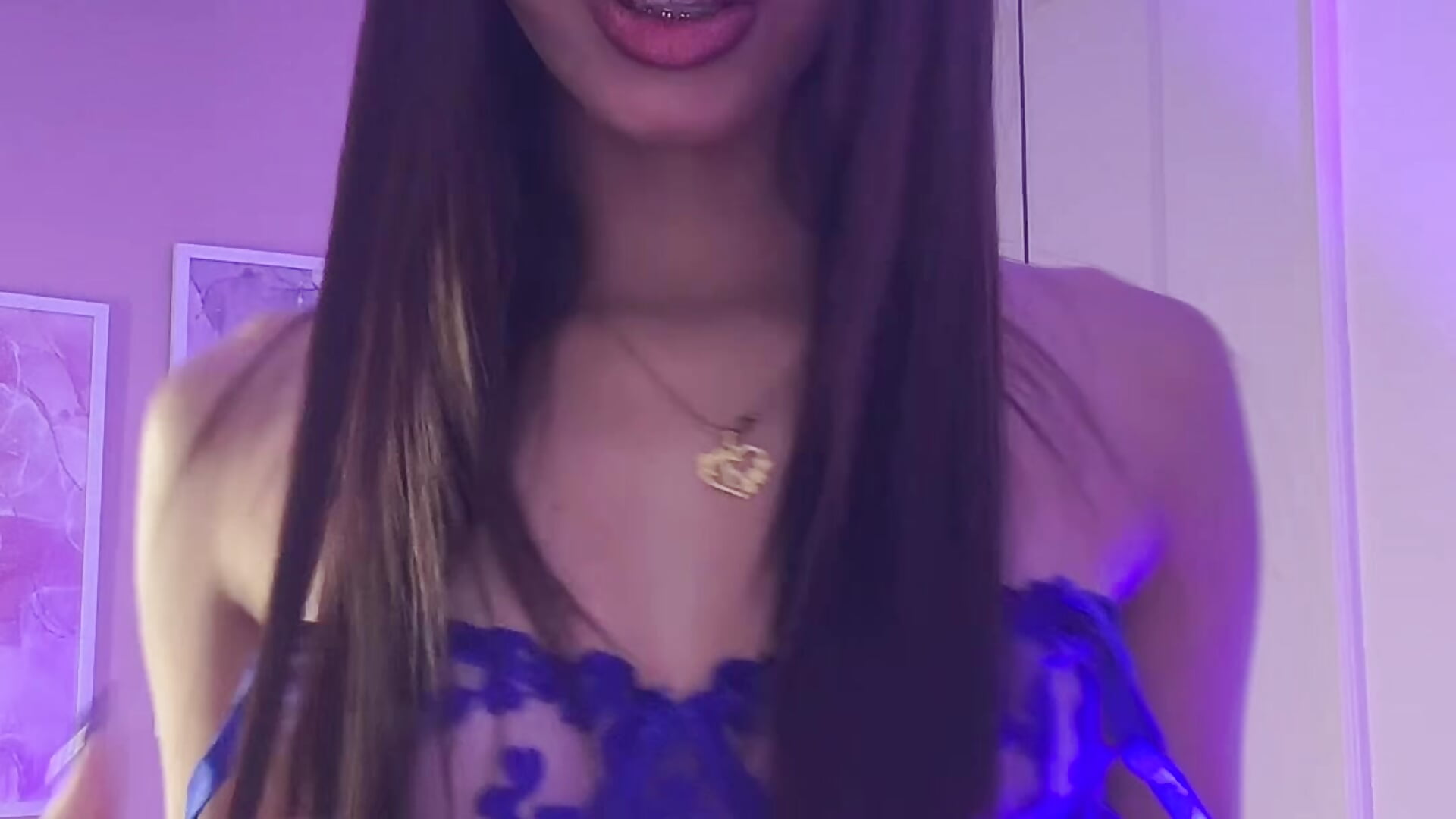 If the music sounds, my body can't lie– Ania_rose kameramodell videója