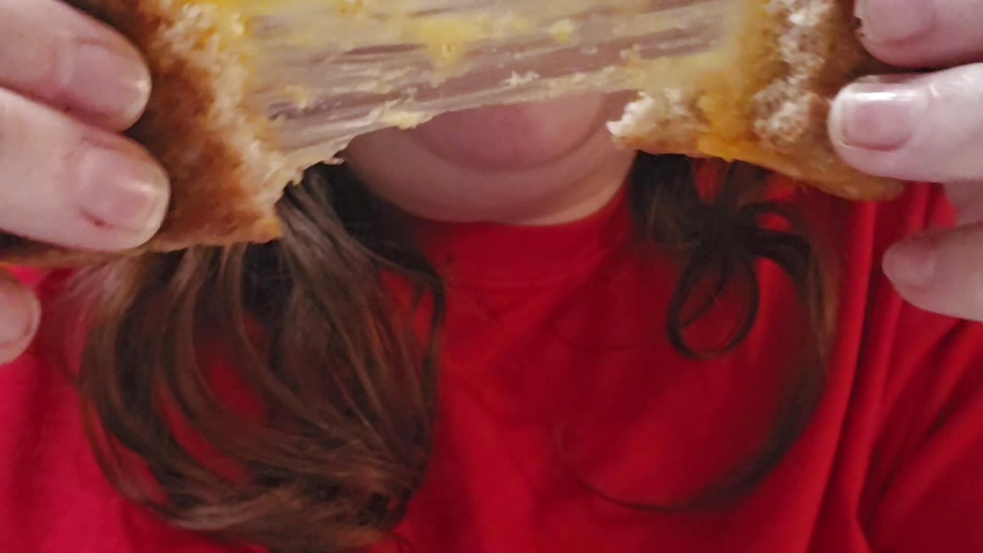 Cheese pull 🧀 🧀 😋 - video by Amberstardusk cam model