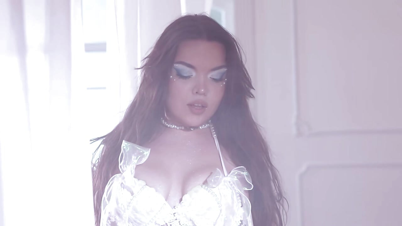 𝓬𝓱𝓪𝓻𝓶𝓲𝓷𝓰 𝓼𝓲𝓻𝓮𝓷💦 - video by NaomiAster cam model