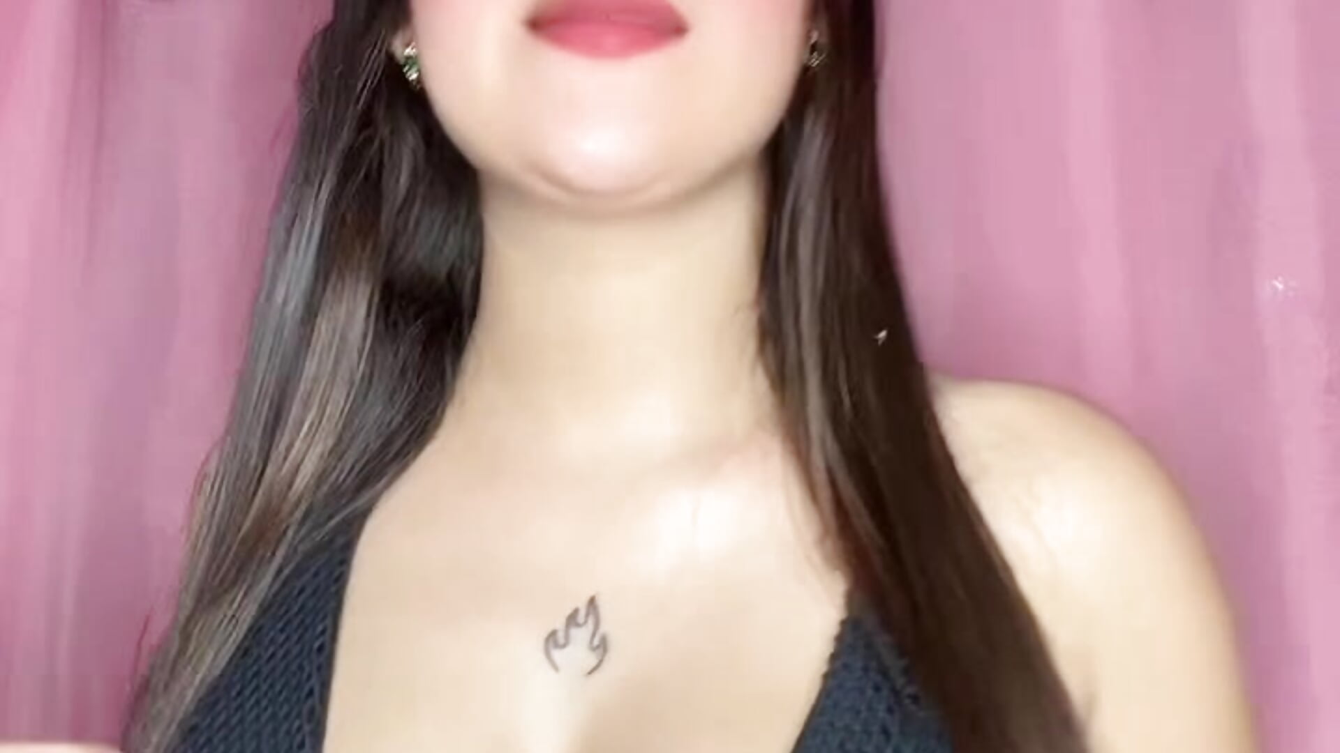 df2bf52758584ca59d6af4e3f5e3d4b5 - video by Violet_secr777 cam model