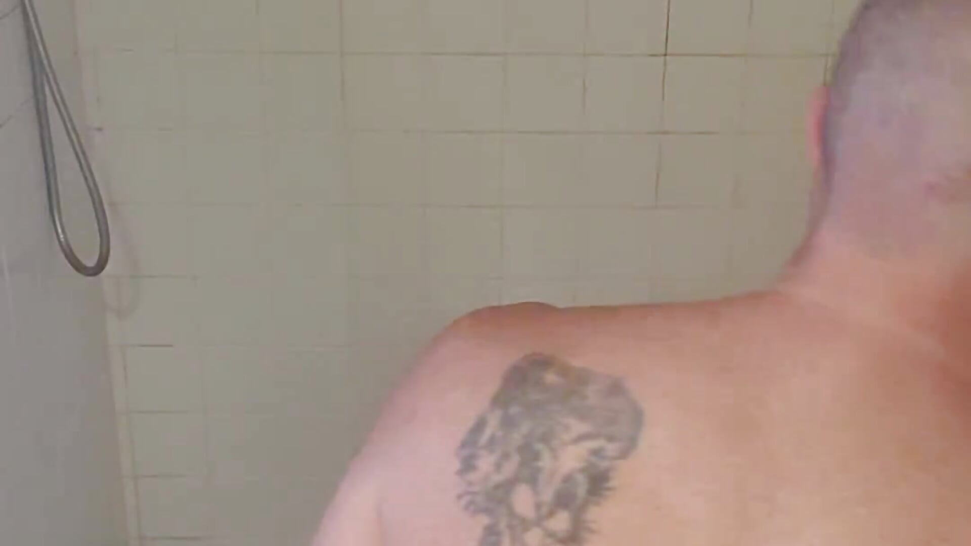 Daddy takes a shower – video od CandCMatureGoth
