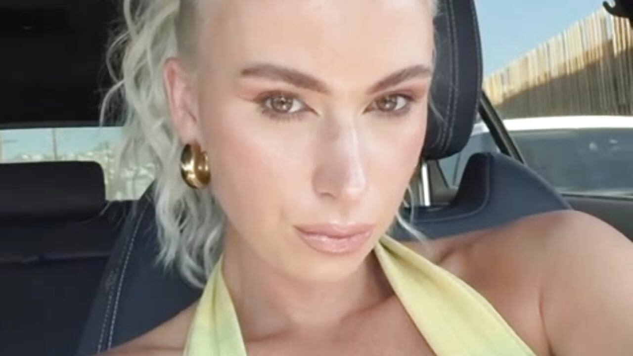 On my way to the beach - KeelyGar22 캠 모델의 동영상