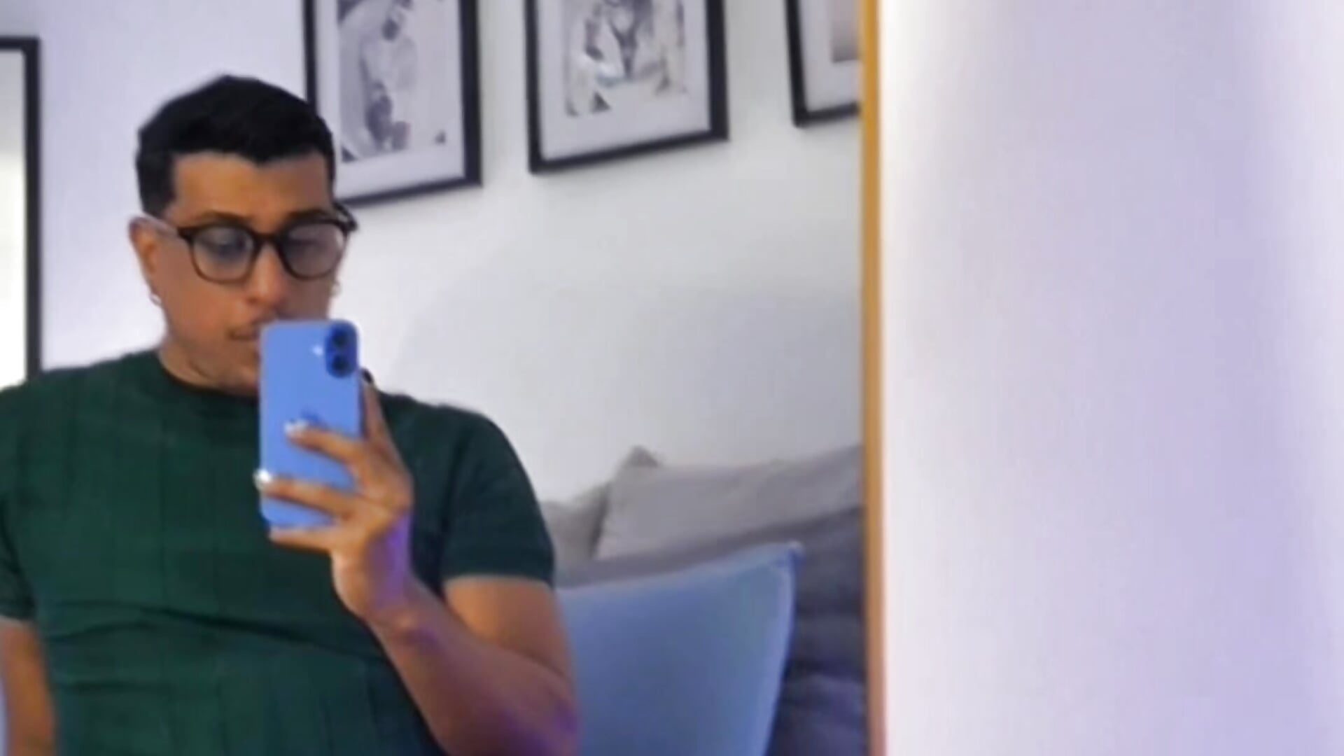 My room - zac-bennett adlı kamera modelinin videosu