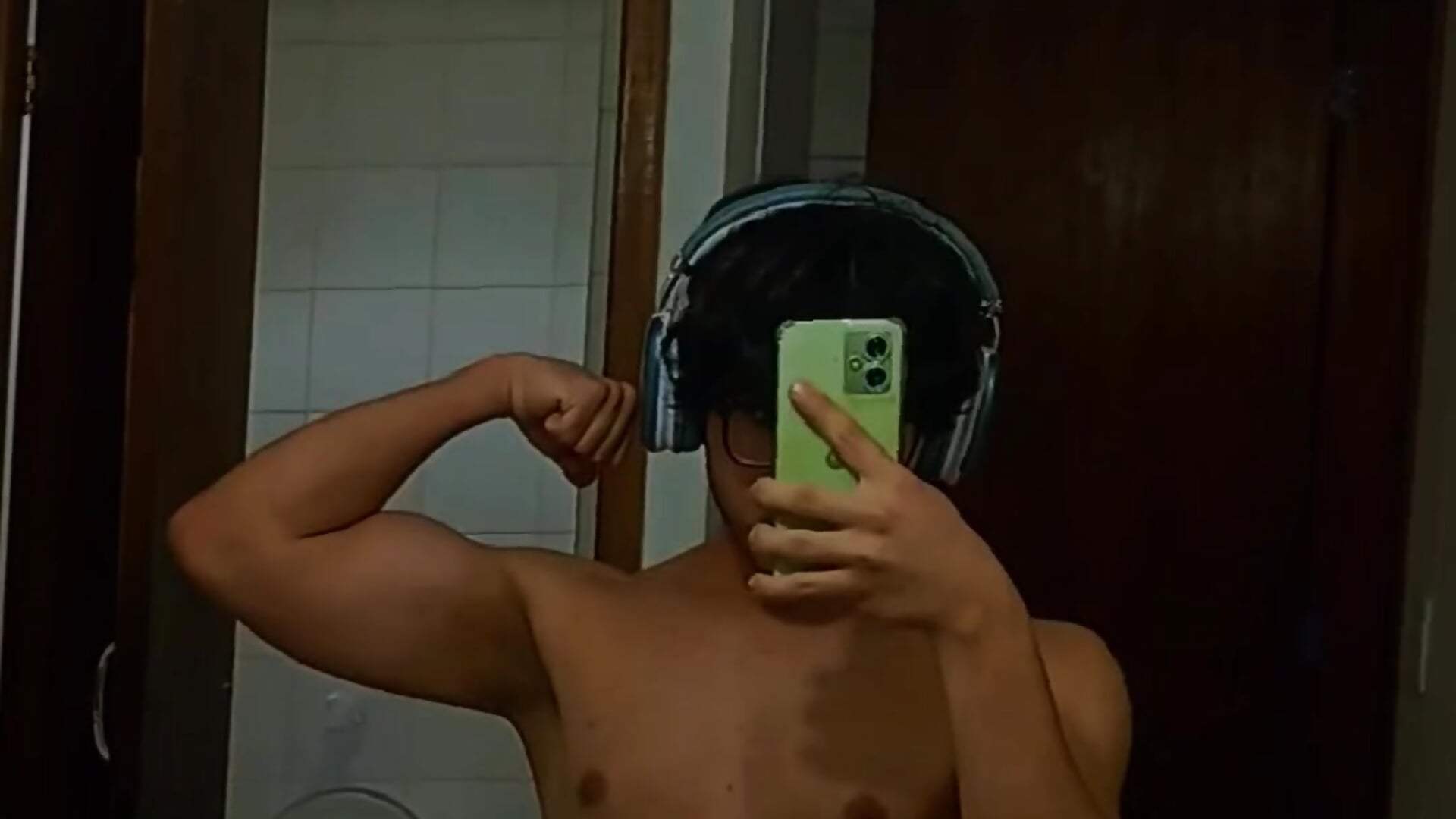 that's me hehe - video by jay_for_funS2 cam model