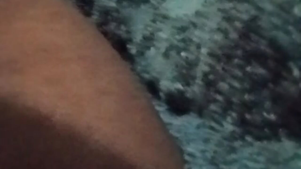 Pisca o cu e goza safada - video di BIADELICIA1 modella di cam