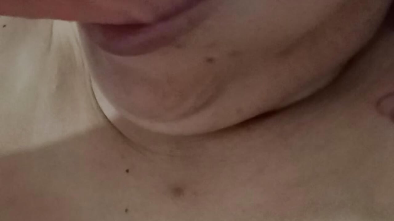 Chupei o dildo e coloquei leite na buceta - video od modelky/modela BIADELICIA1