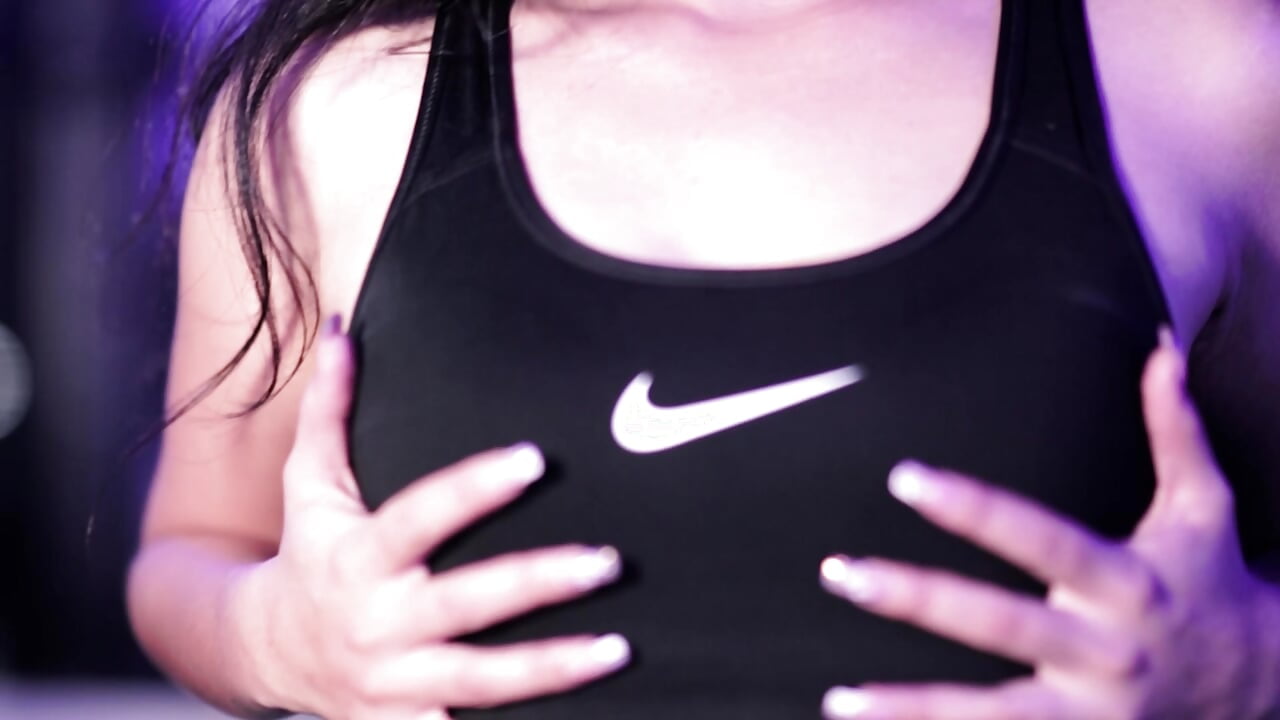 profile-intro-video-1763667083 - video by EmmaWilliamss3 cam model