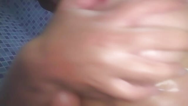 Que rica ducha－カメラキャストのAngelsCouple-の動画