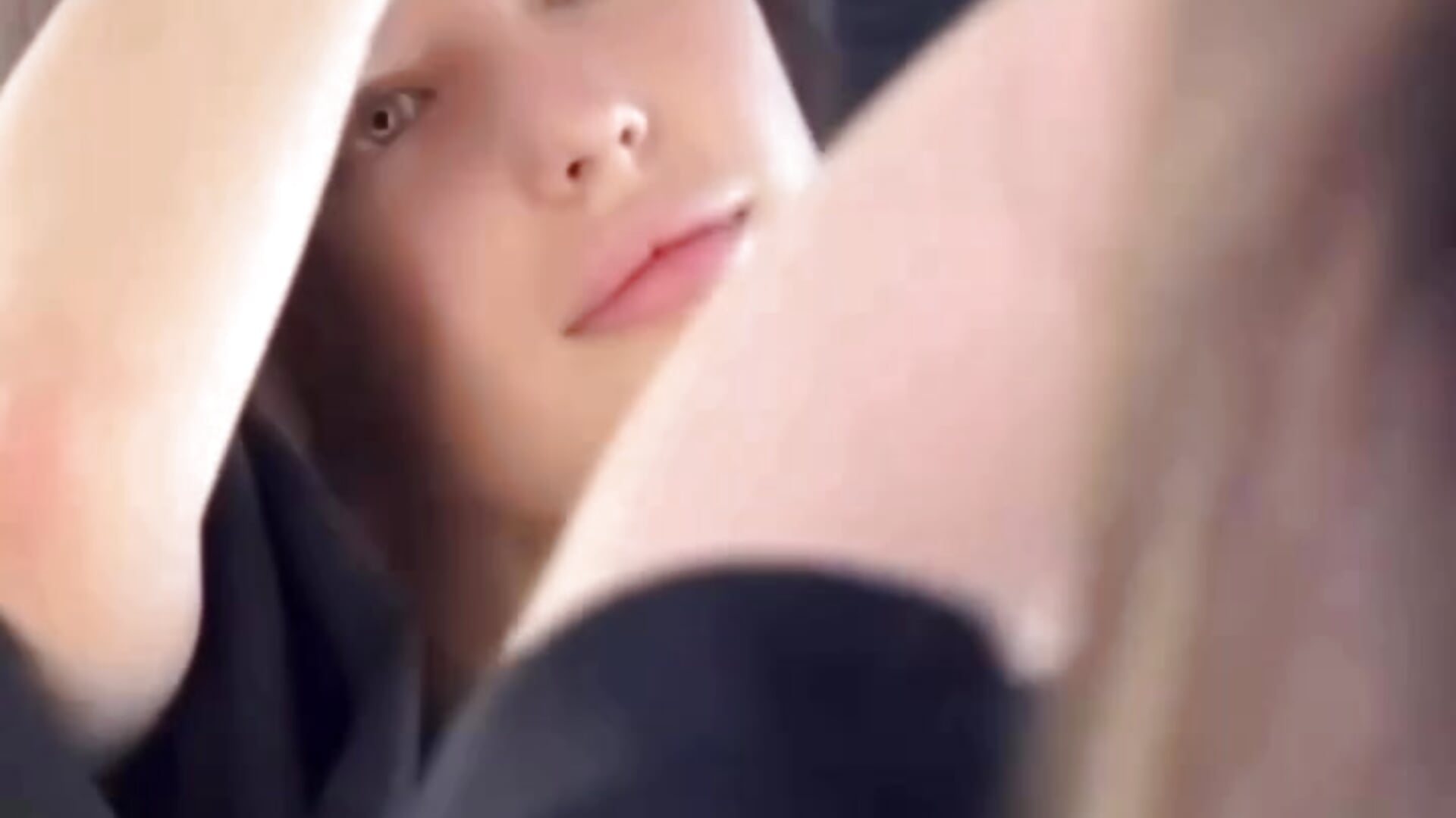 Mona - video by MonaRicci cam model