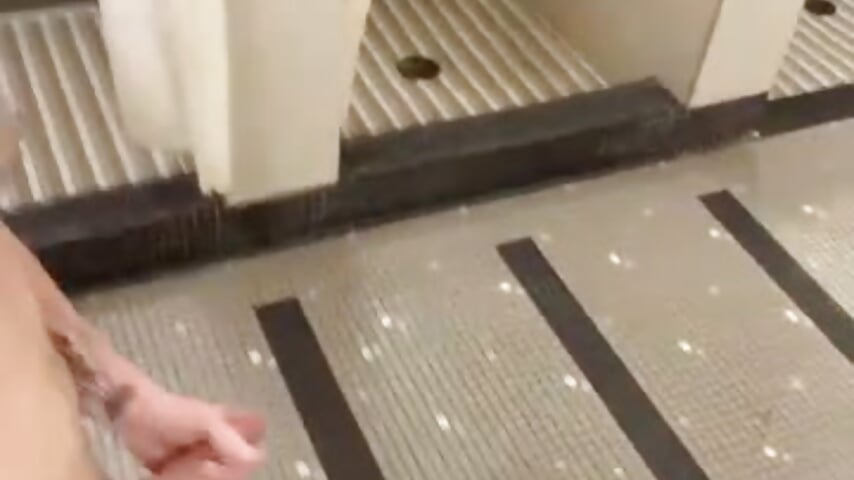 MEGA RISKY public locker room jerk off vid 🍆👀😩