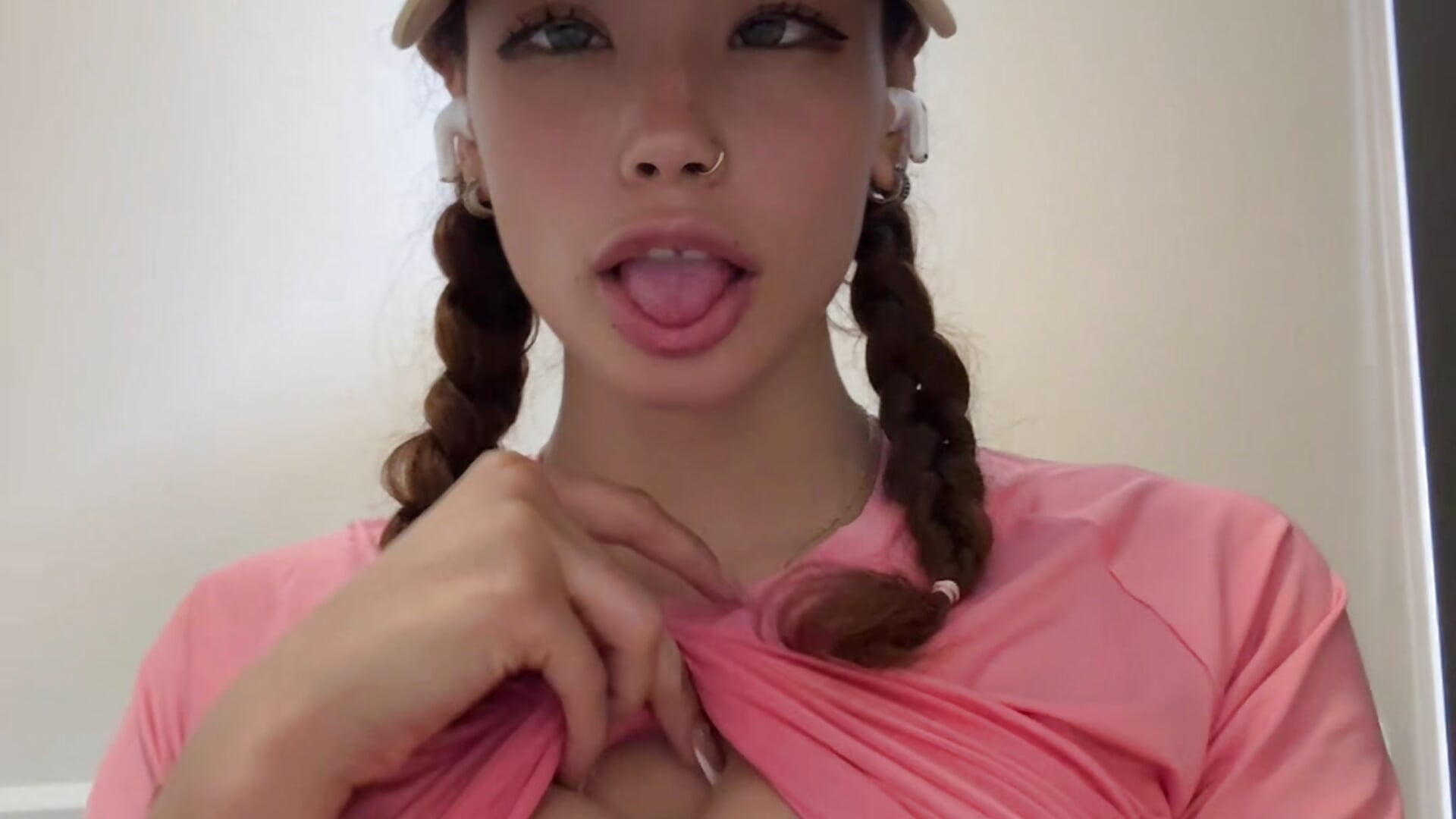 Do u want see more? 😛 - bergmanamii主播的视频