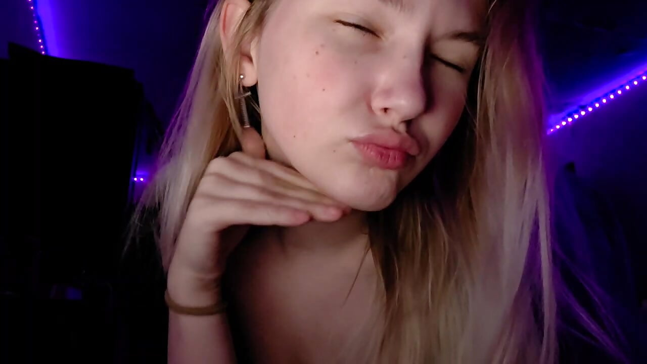 very pretty - video di KarinRobertson modella di cam