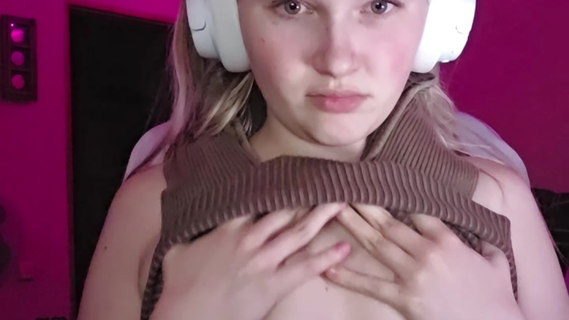 My sweet tits – video af KarinRobertson cam-model