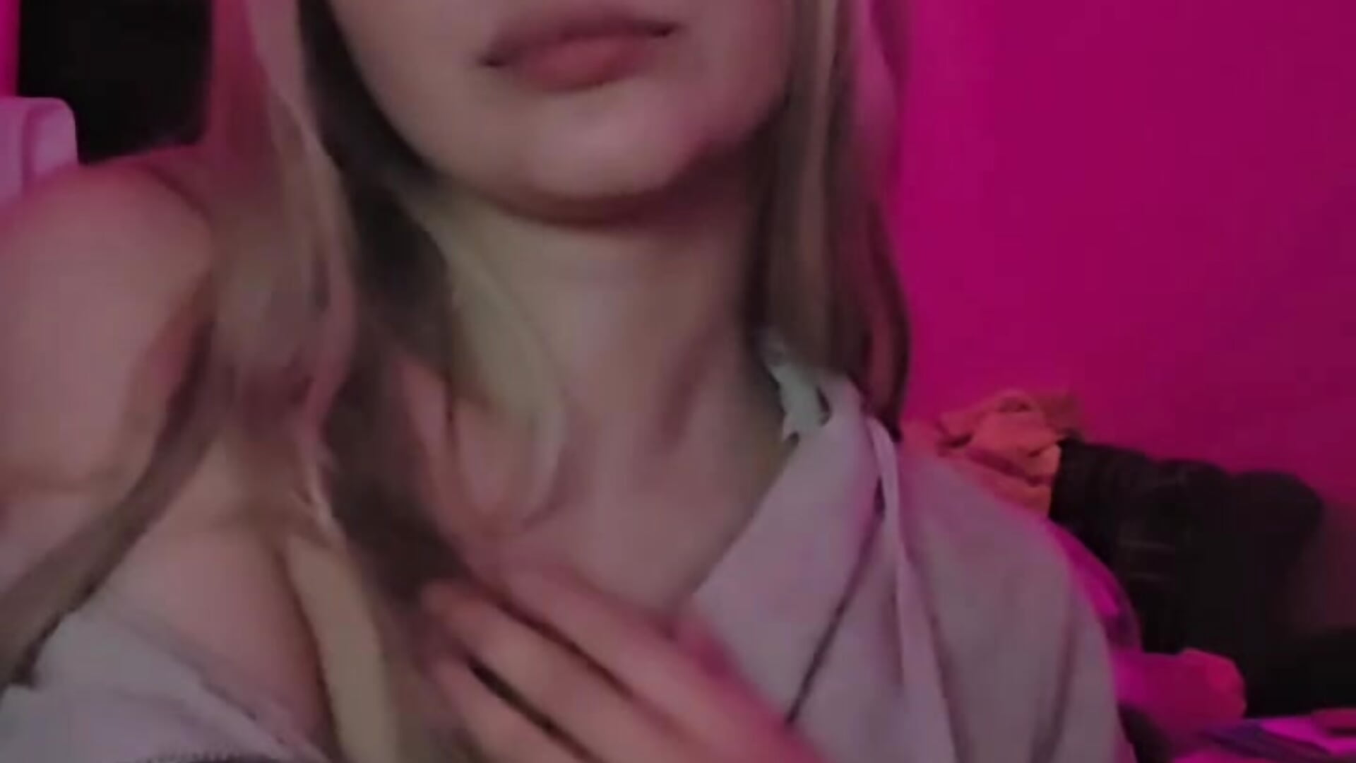 Quiet Adrenaline – video modela na kameri KarinRobertson