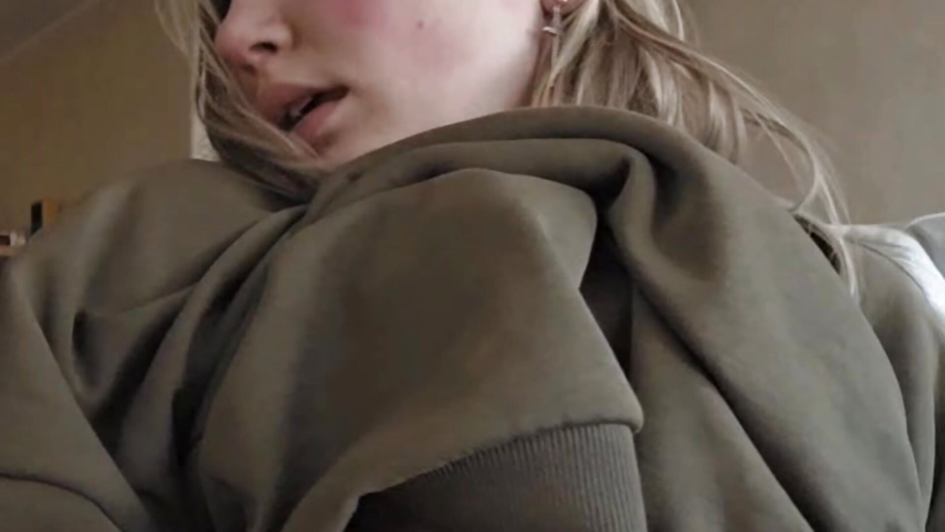 For Those Who Know - βίντεο μοντέλου KarinRobertson