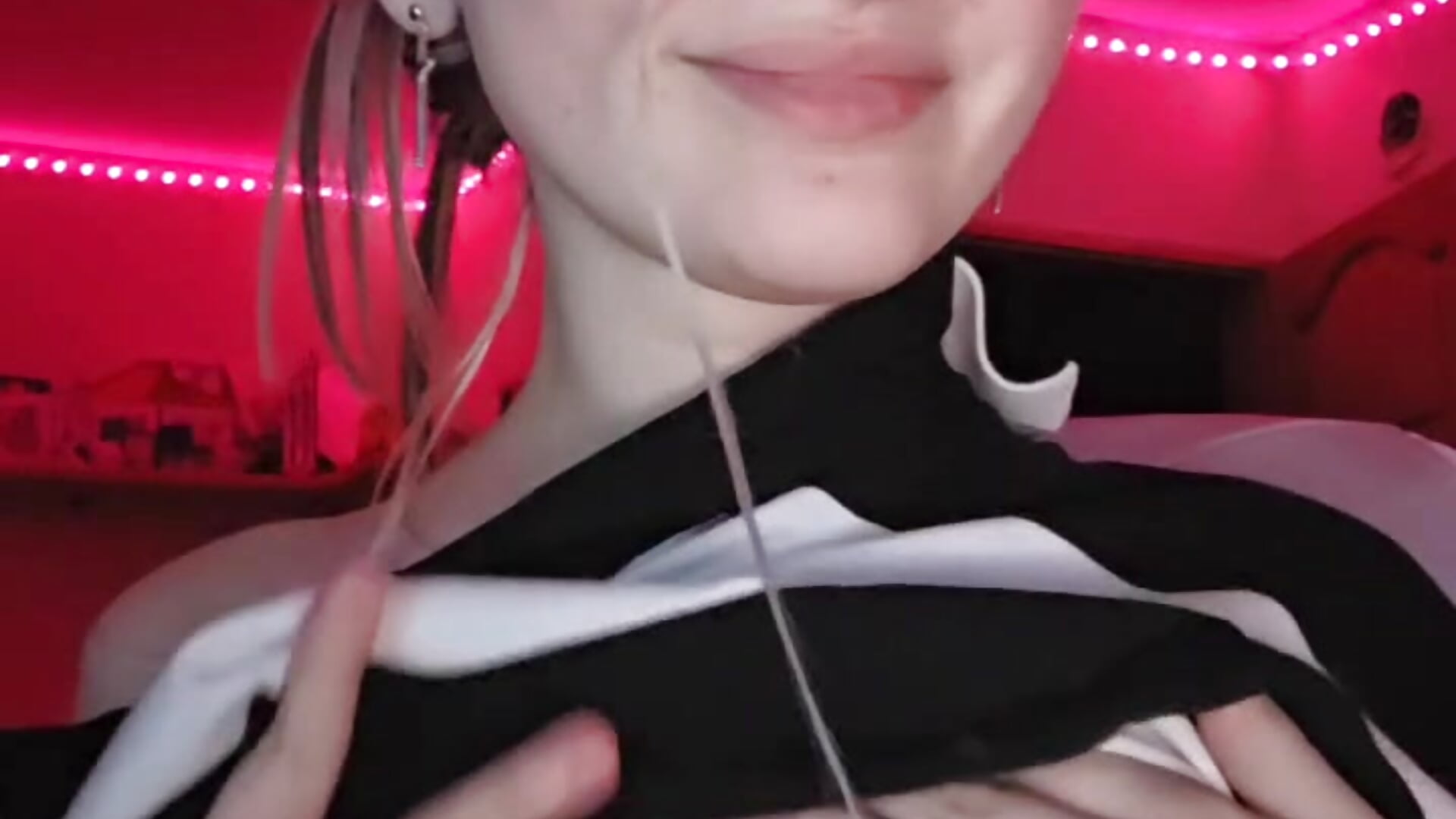 Lipsing! - video di KarinRobertson modella di cam