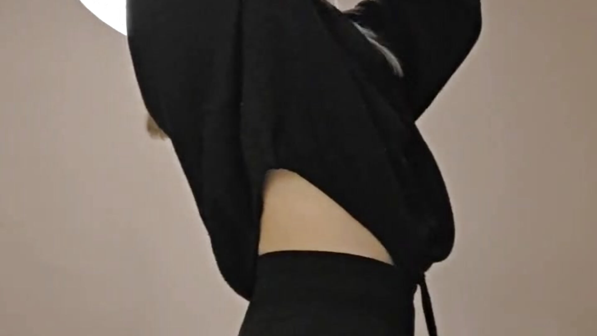 all black - video di KarinRobertson modella di cam