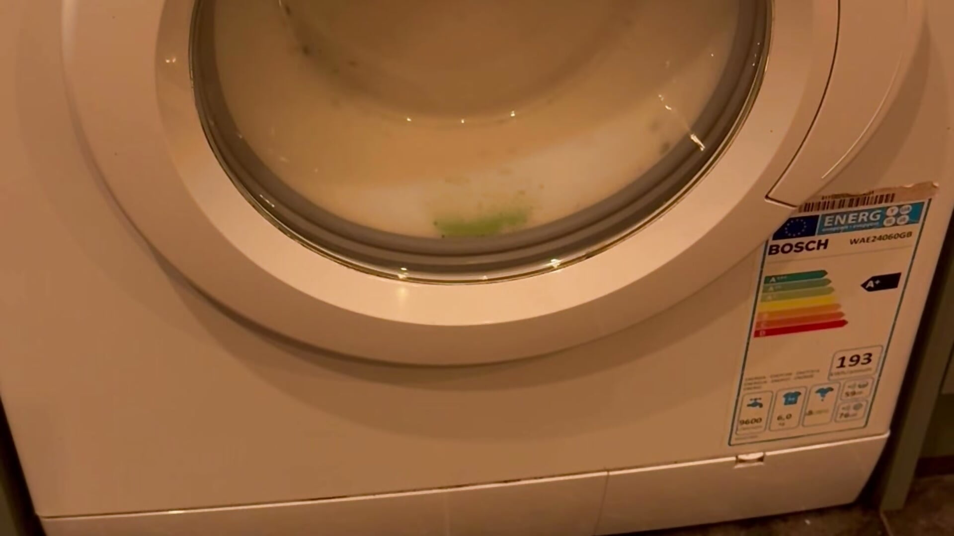 Oooppsssiies , bubbles bubbles - video oleh model kamera Angel-LinaX