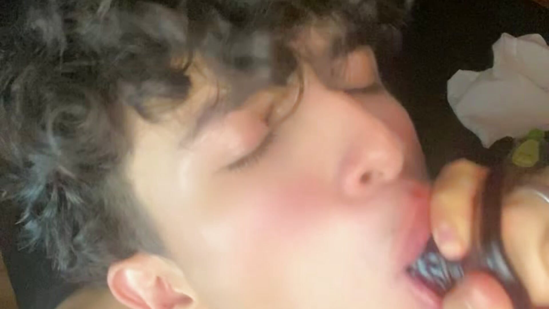 I suck the toy so passionate/Chupé apasionadamente👅 - video by lion_cherry21 cam model