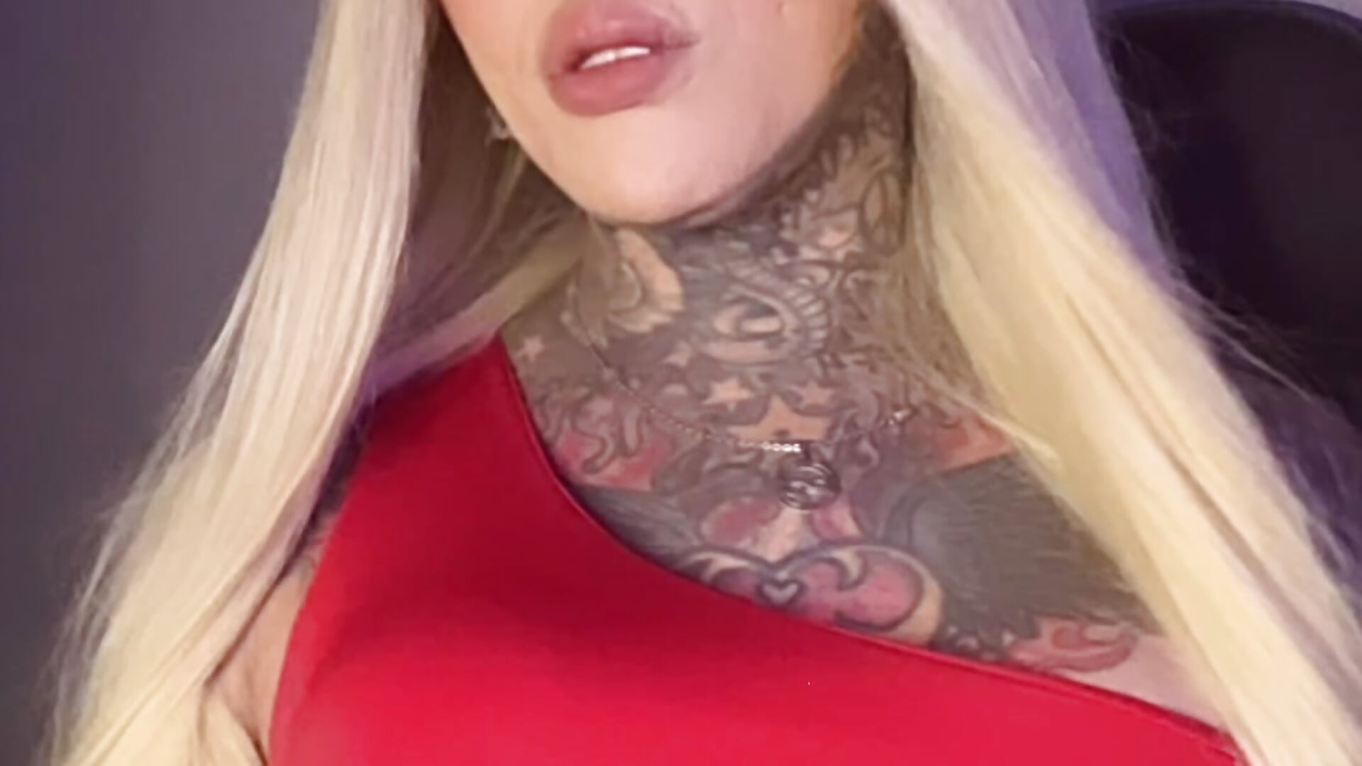 8A5BD404-ACB0-4814-A3DD-B358066DBB87 - video by euscarlethotgirl