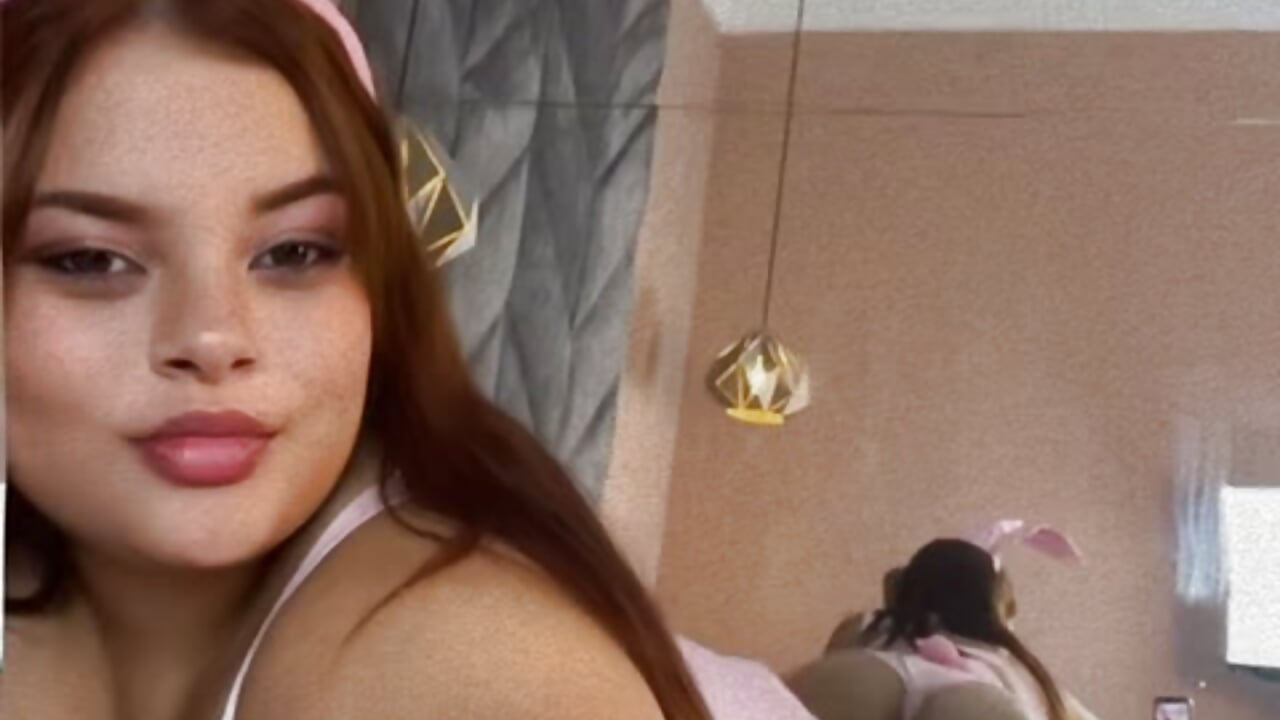 A74FB20C-29AB-4802-851D-99351552BA57 - video by HannaaG cam model