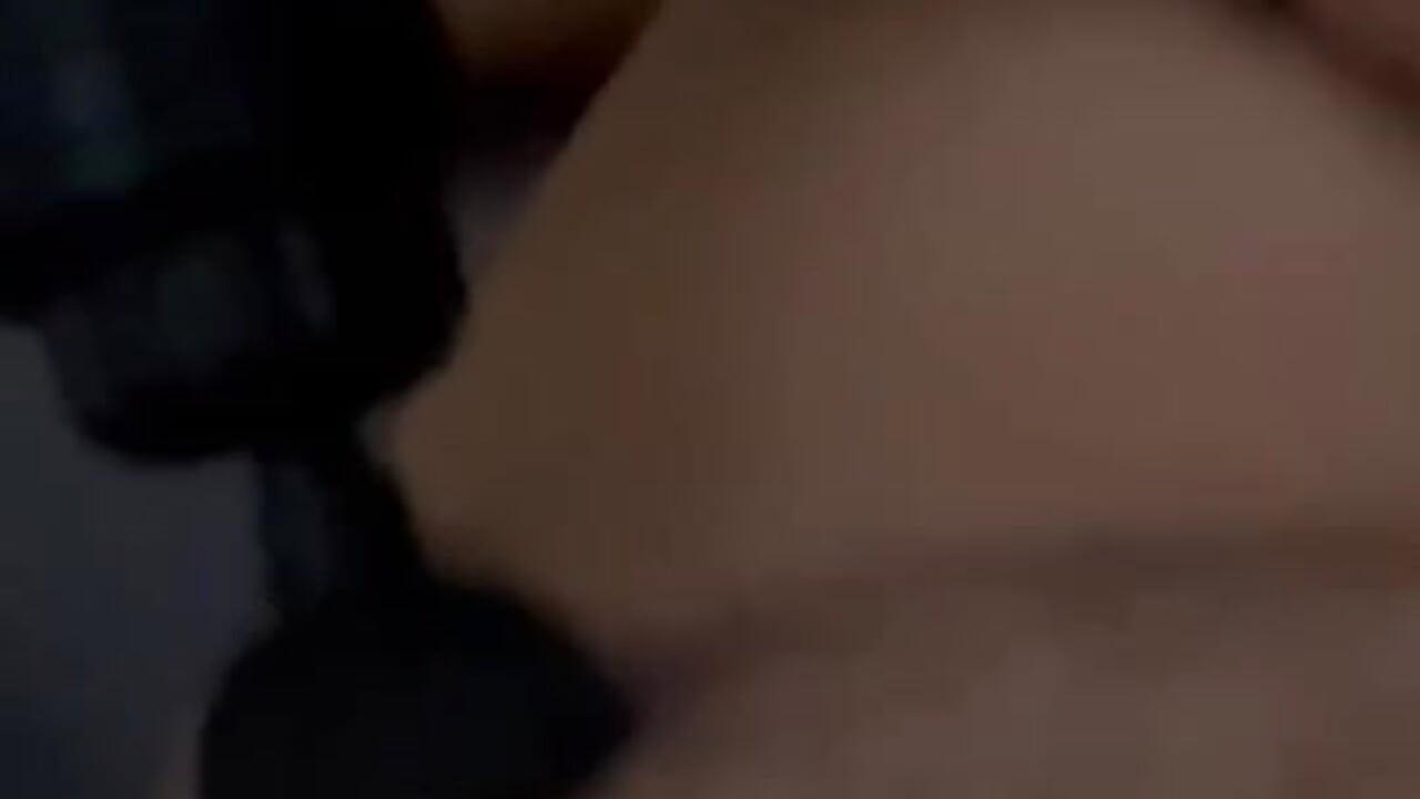 Squirting from a powerful massage gun - відео від вебкаммоделі thickfarmtwat