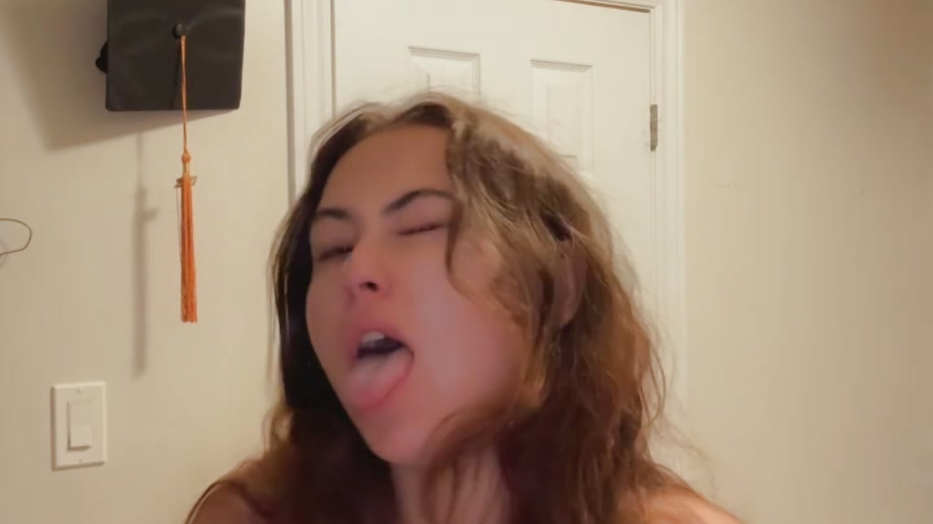 Watch me abuse myself 😈－カメラキャストのFreakyDreamaの動画