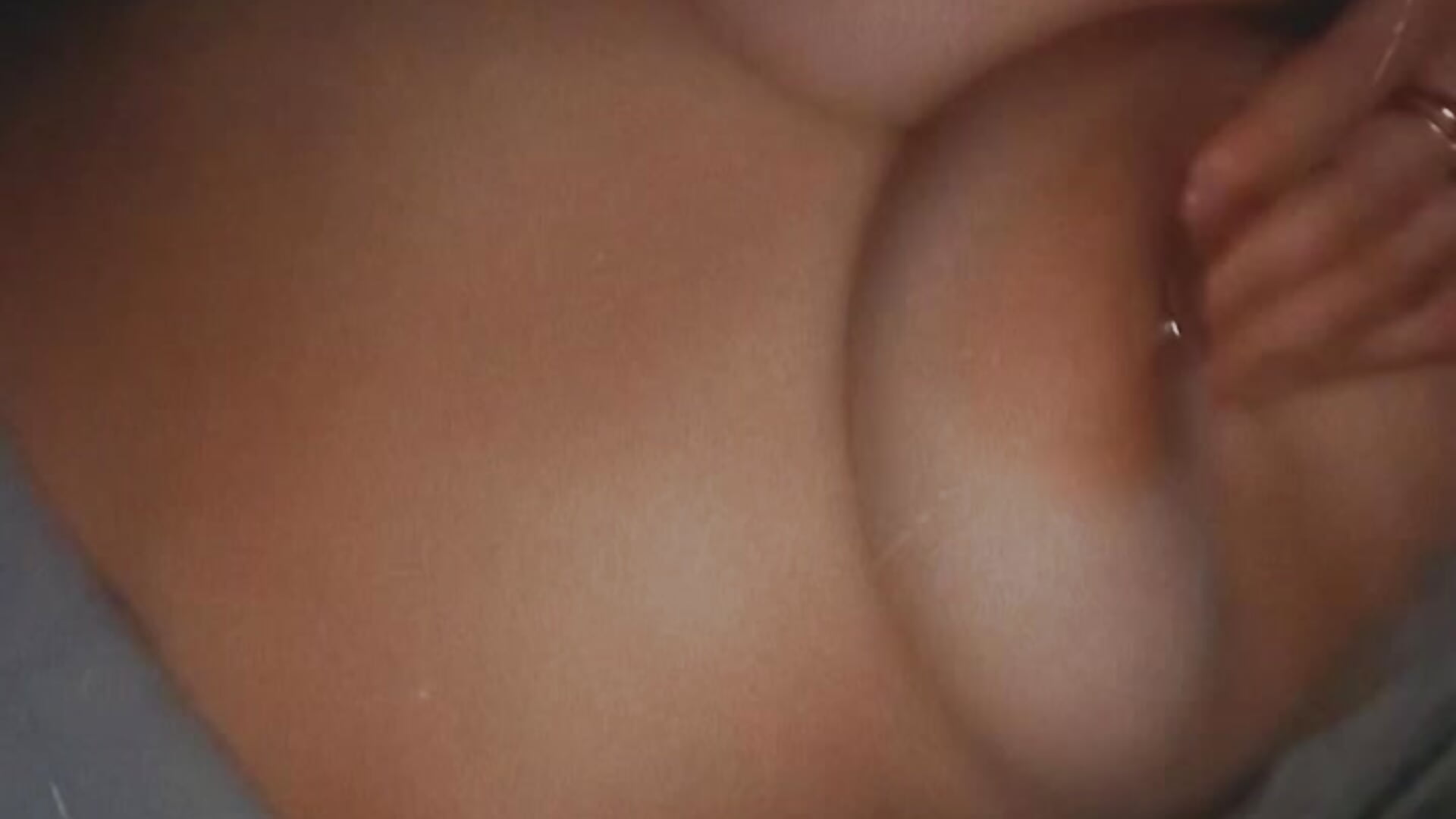 A little titty action never hurt no one :*－カメラキャストのFreakyDreamaの動画