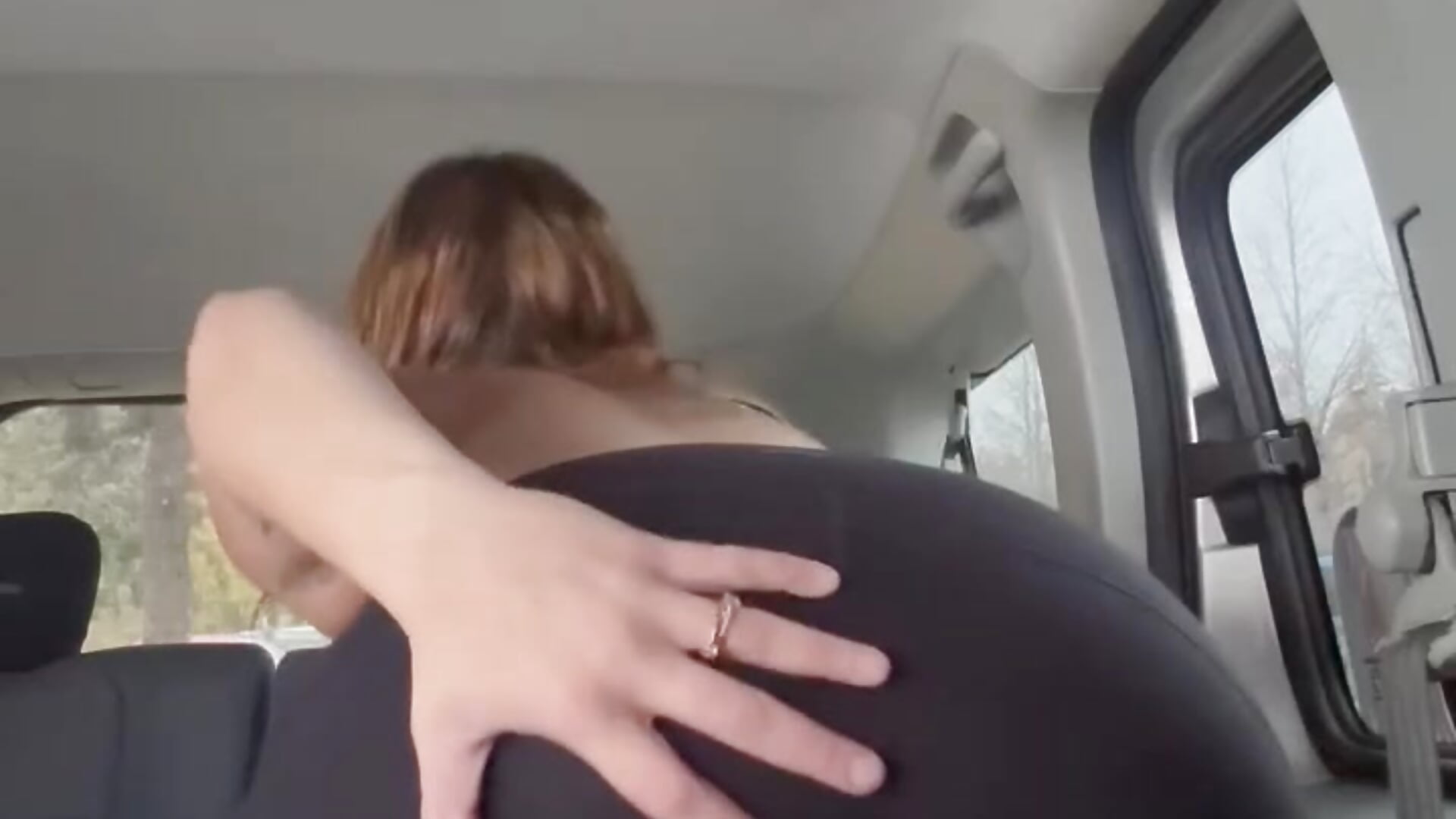 Self spanking my naughty self😈－カメラキャストのFreakyDreamaの動画