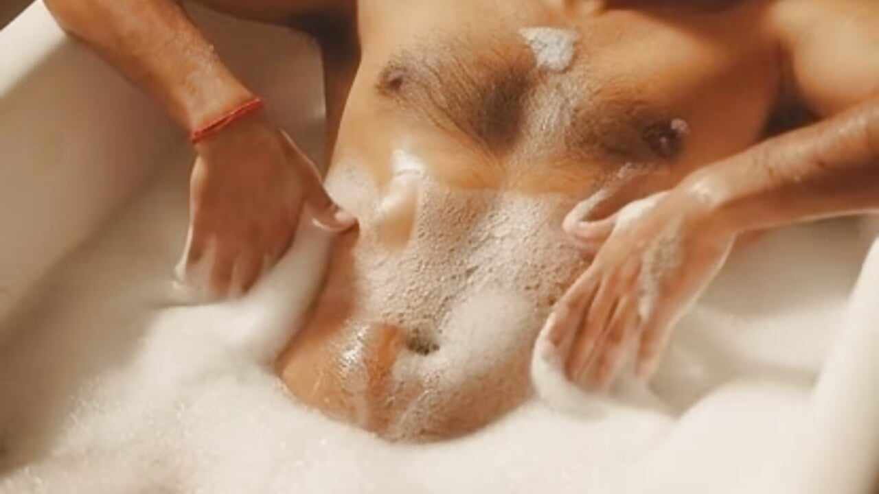 devil in the Tub - video by VelvetDevil cam model