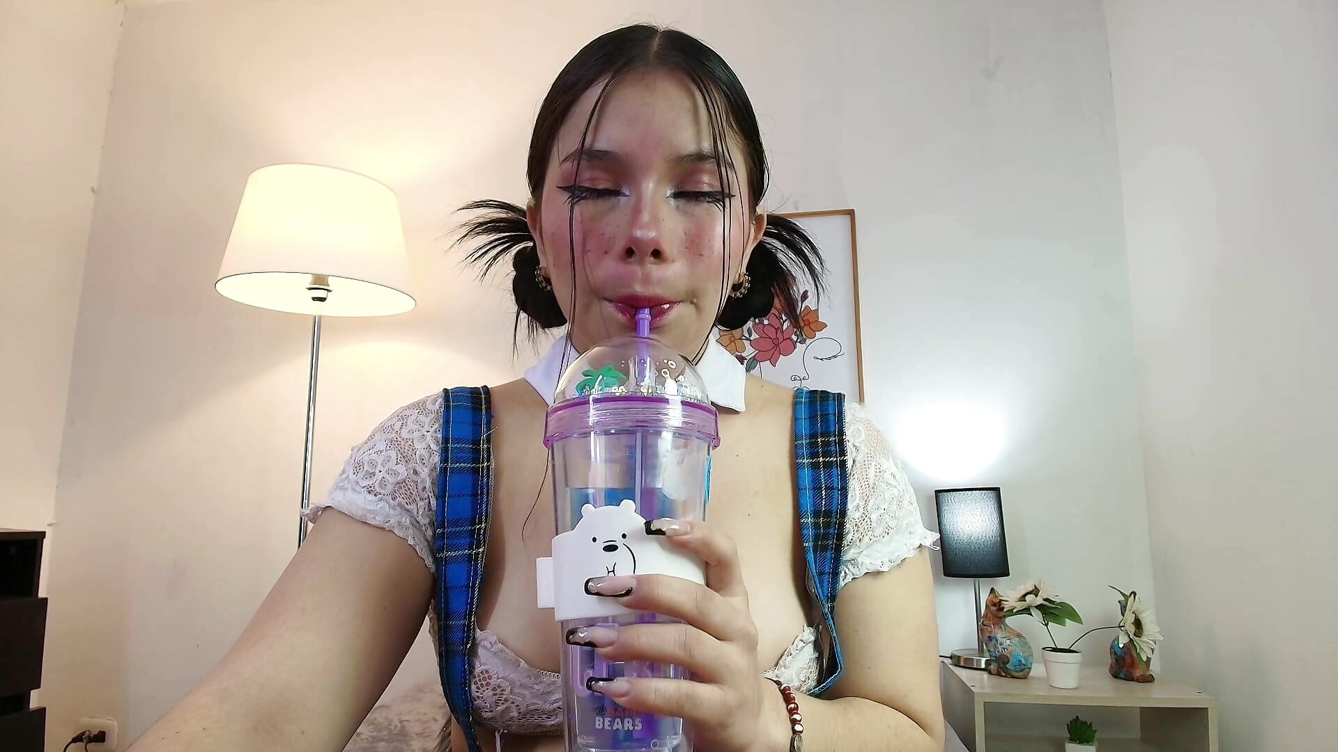 I want to drink you like this drink - วิดีโอโดย violettabond โมเดลแคม