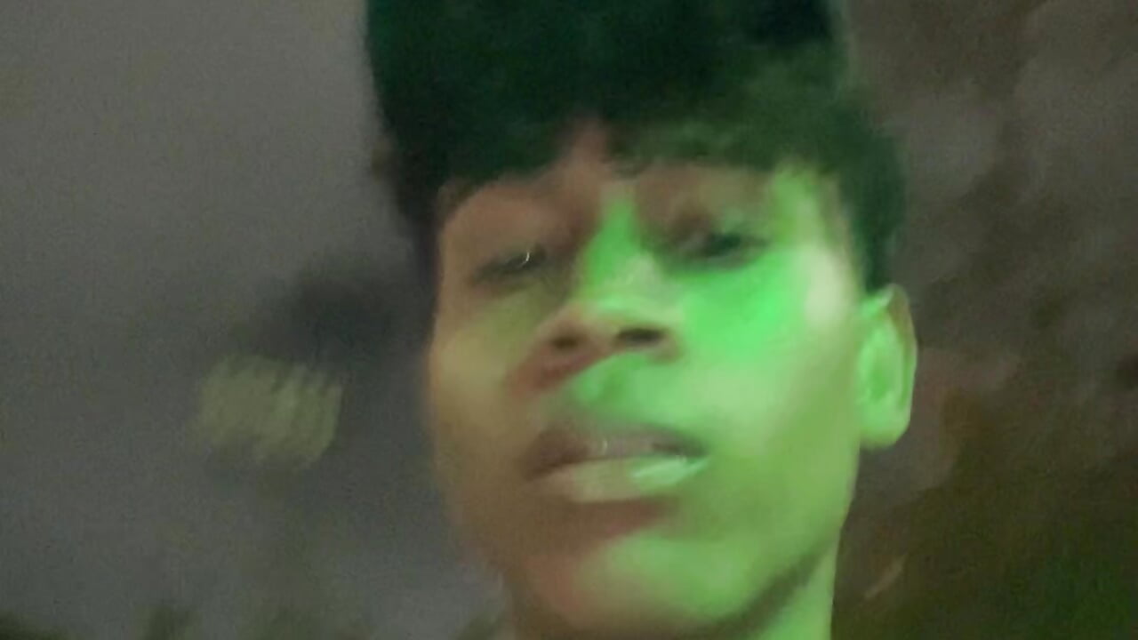 Kiss 🥰 - βίντεο μοντέλου Santy_bigcock_01