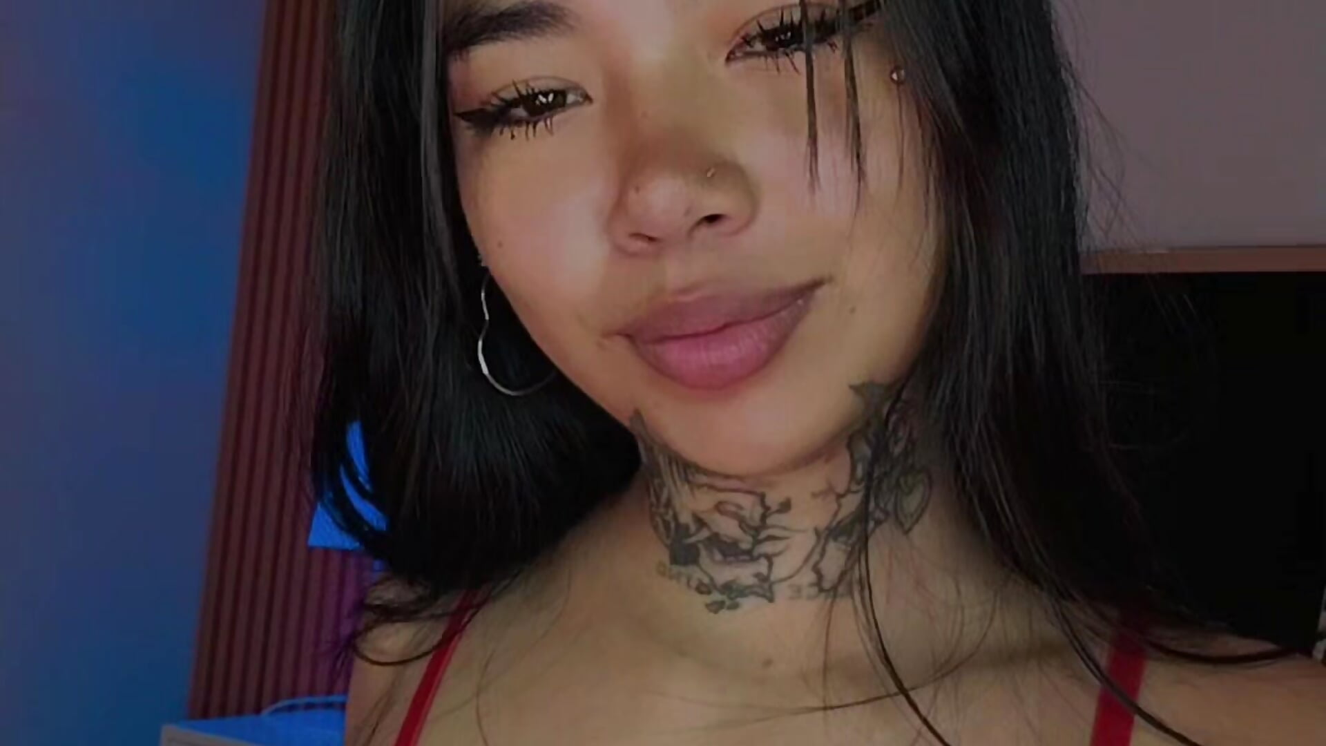 Kisses 😚❤️ - video by Celestte18 cam model