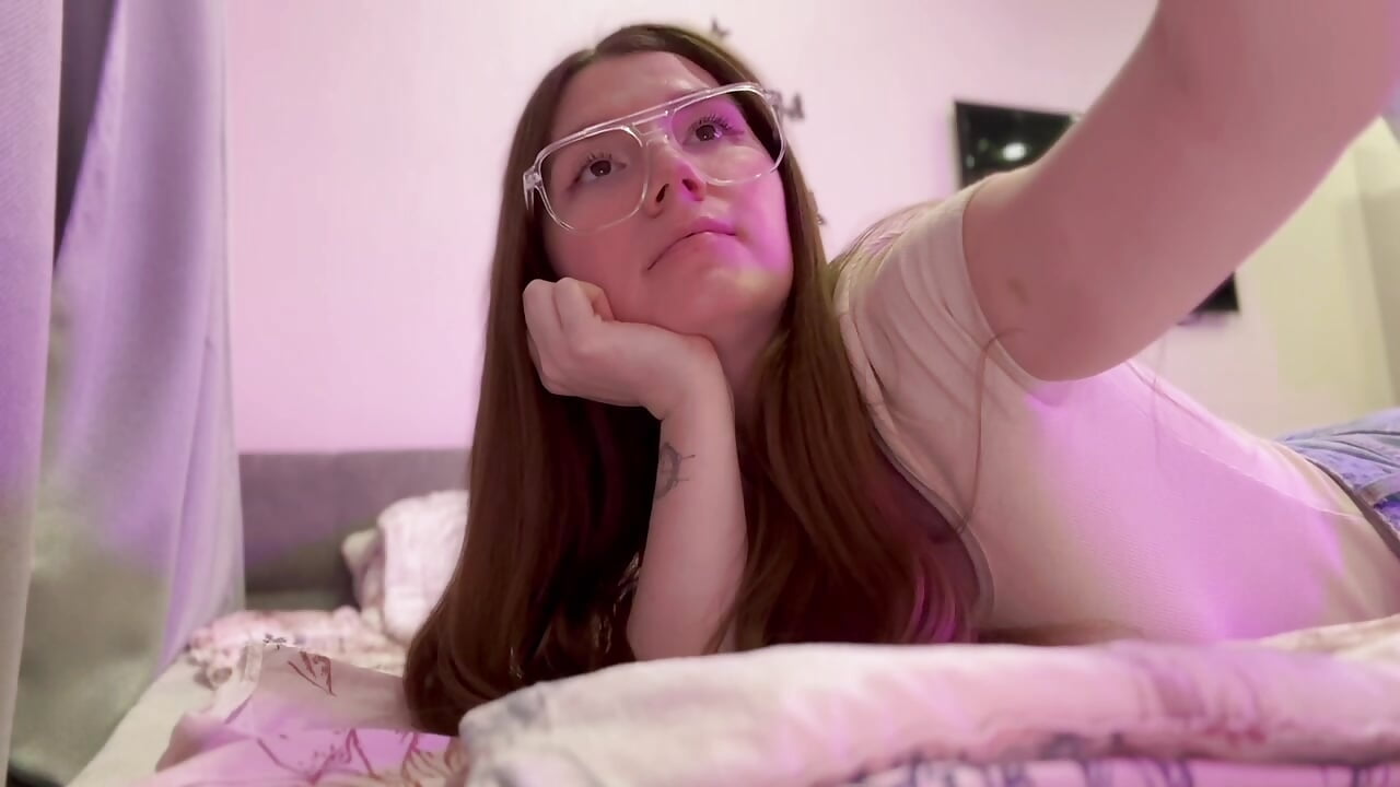 Getting ready for the stream, don't miss it! 👀🔥 - video by MelitaMoote cam model