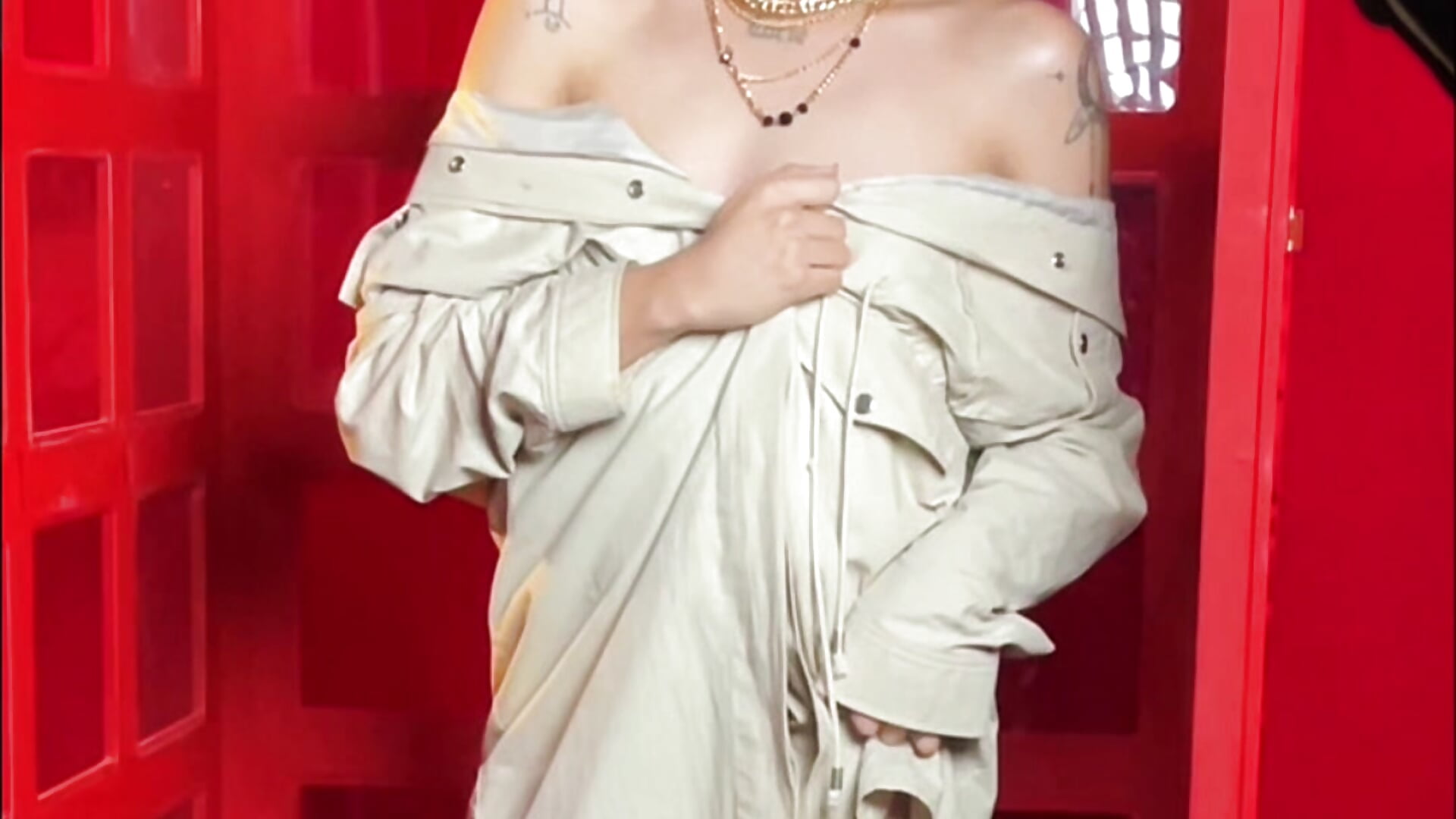 If you are looking for me... I am between your desire and this call 😌🔥(CHRISTMAS MOOD) - video by LAURALUXE cam model