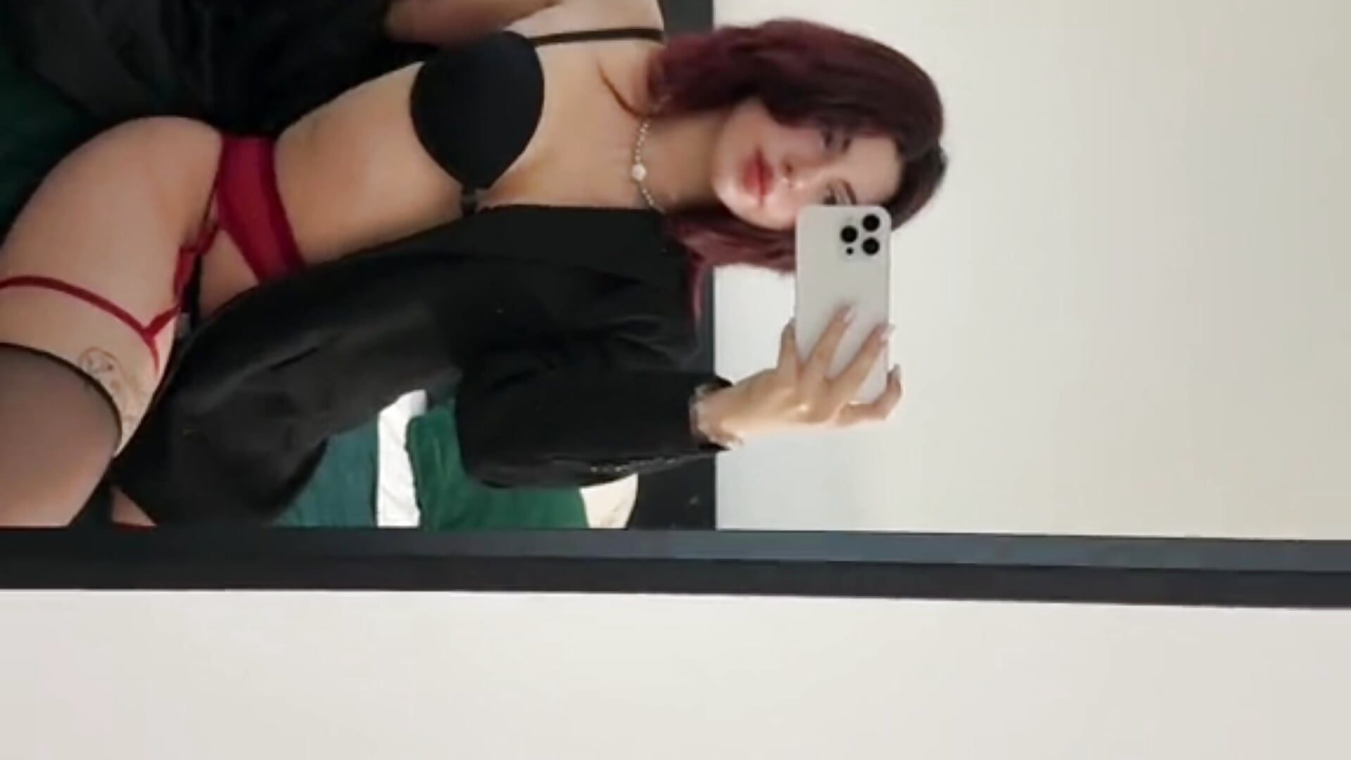 Me me more+ - video by alissa_sun69 cam model