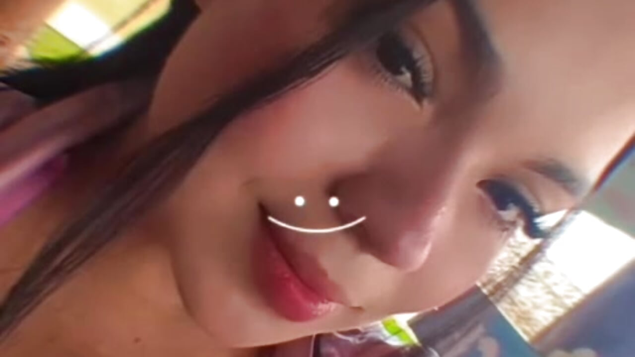 A kiss for my daddy's - video by Doll_Daisy cam model