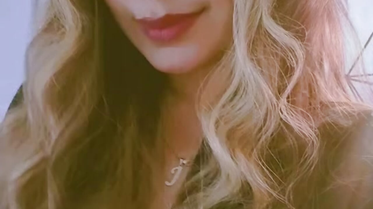 Kiss me❤️ - Vídeo de Anny-Arango, modelo de vídeos
