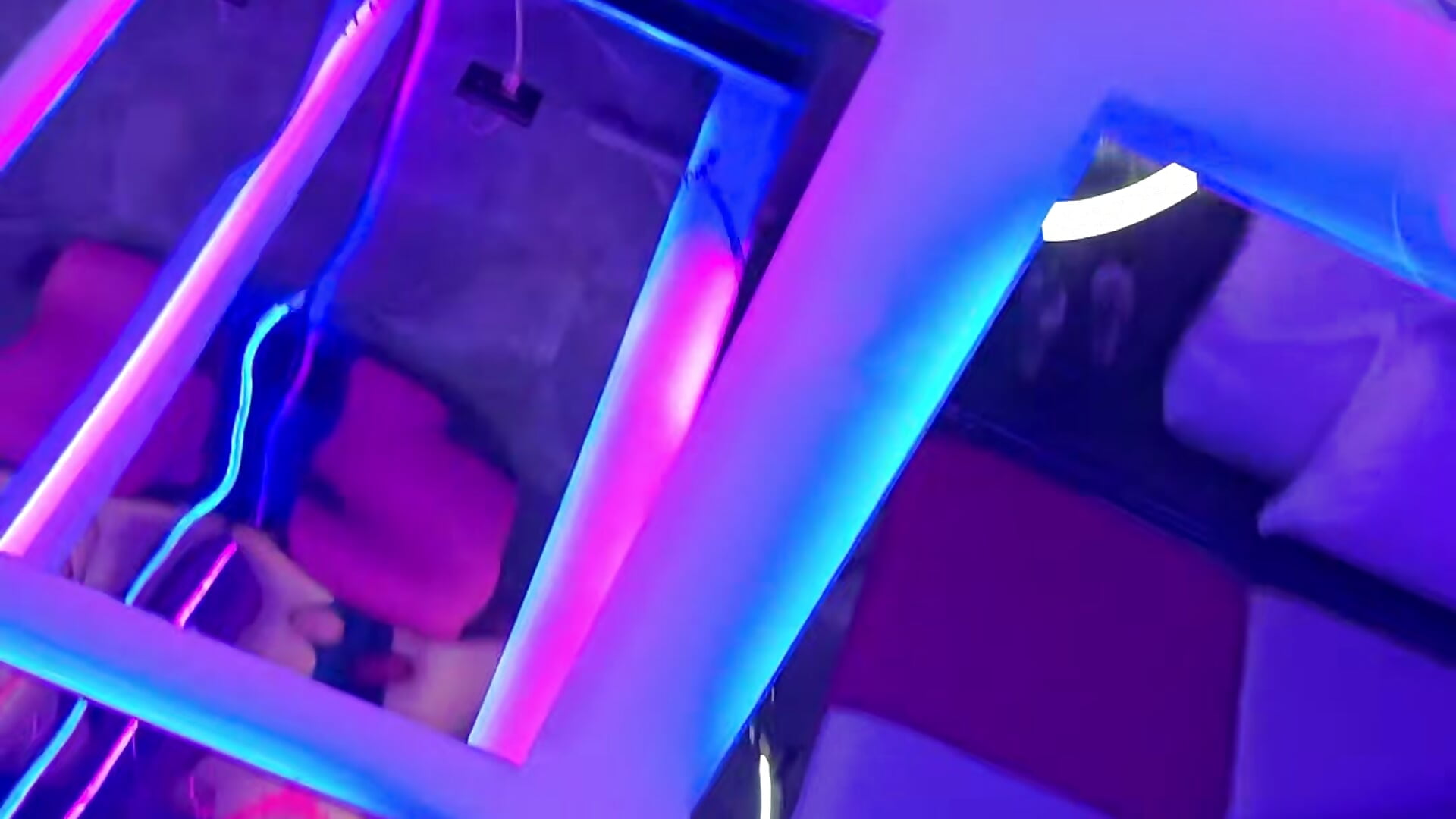 05 - video by TempleOfTwo cam model