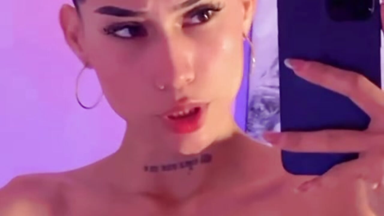 I am back babe - video by valen_gill cam model