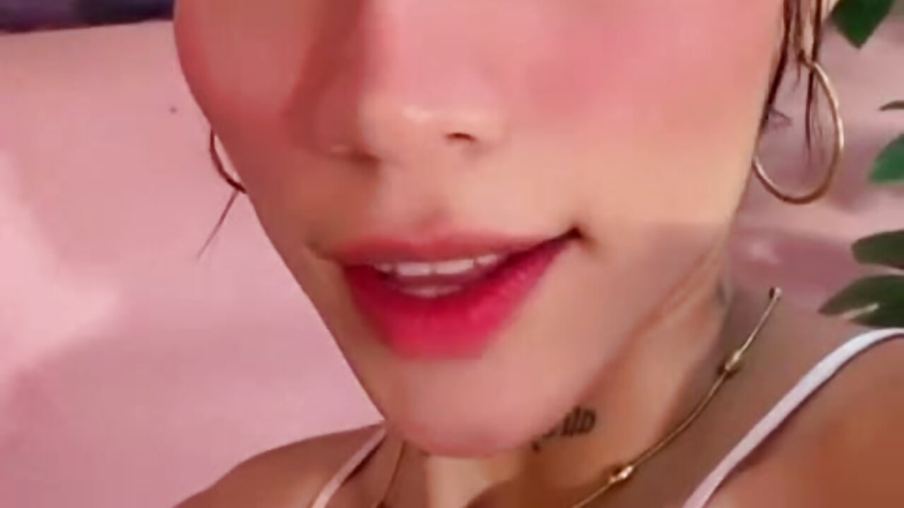 Say haello baby - video by valen_gill cam model