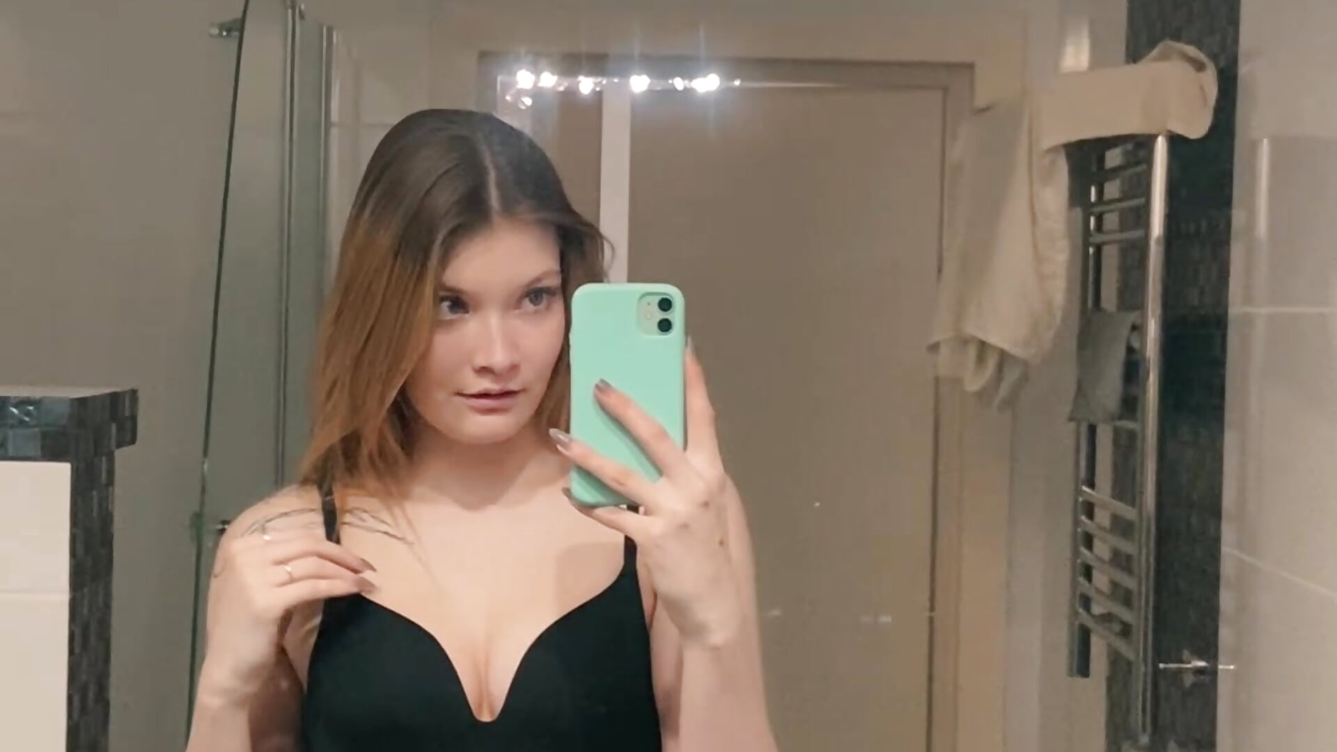 barely real - video by UteMessineo cam model