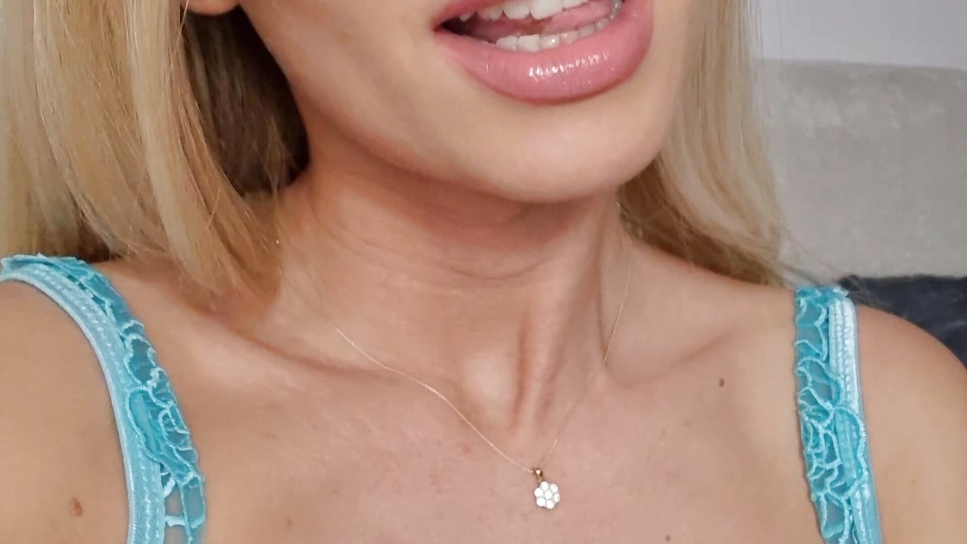 I'm hungry, baby... you? - video by IsaVelvetxxx cam model