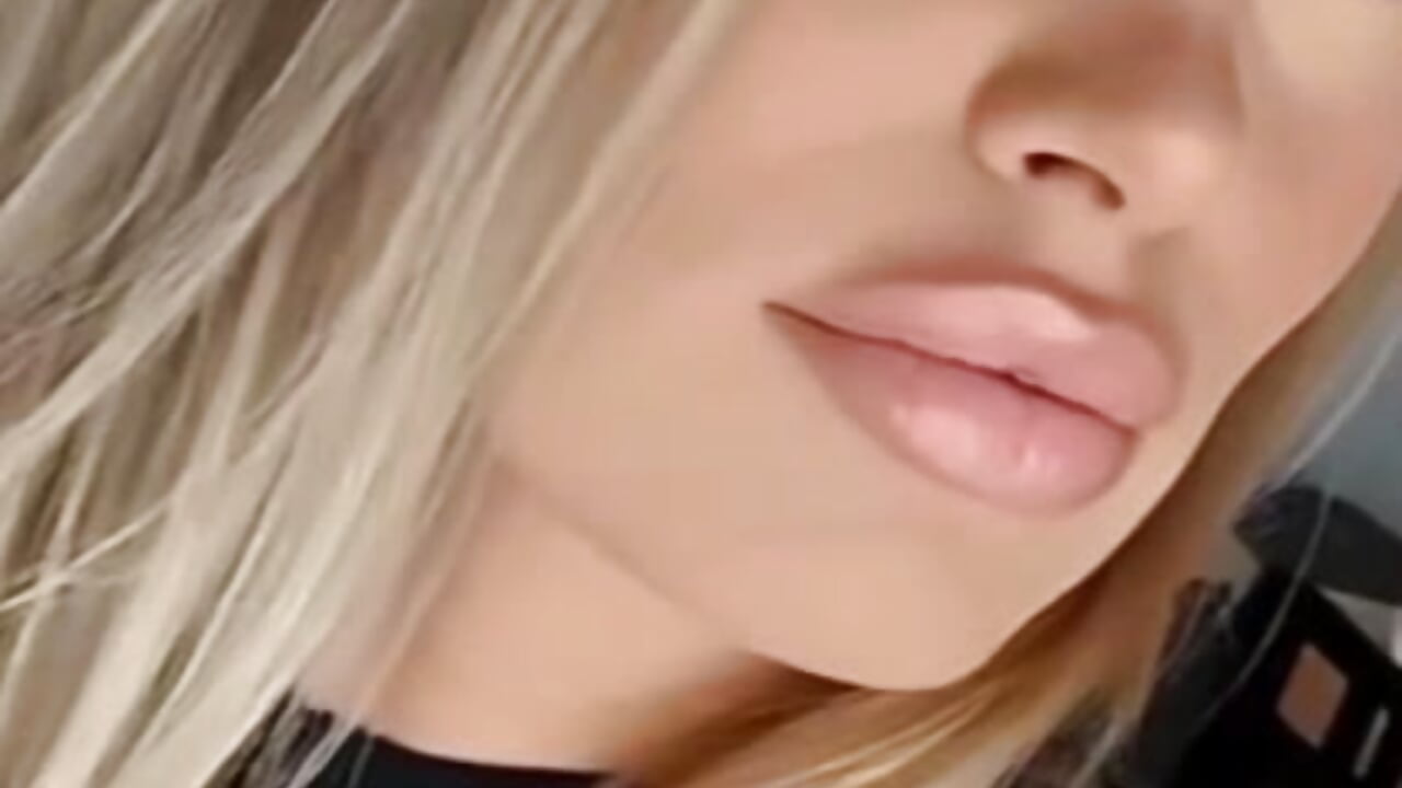 Hi :* - відео від вебкаммоделі IsaVelvetxxx