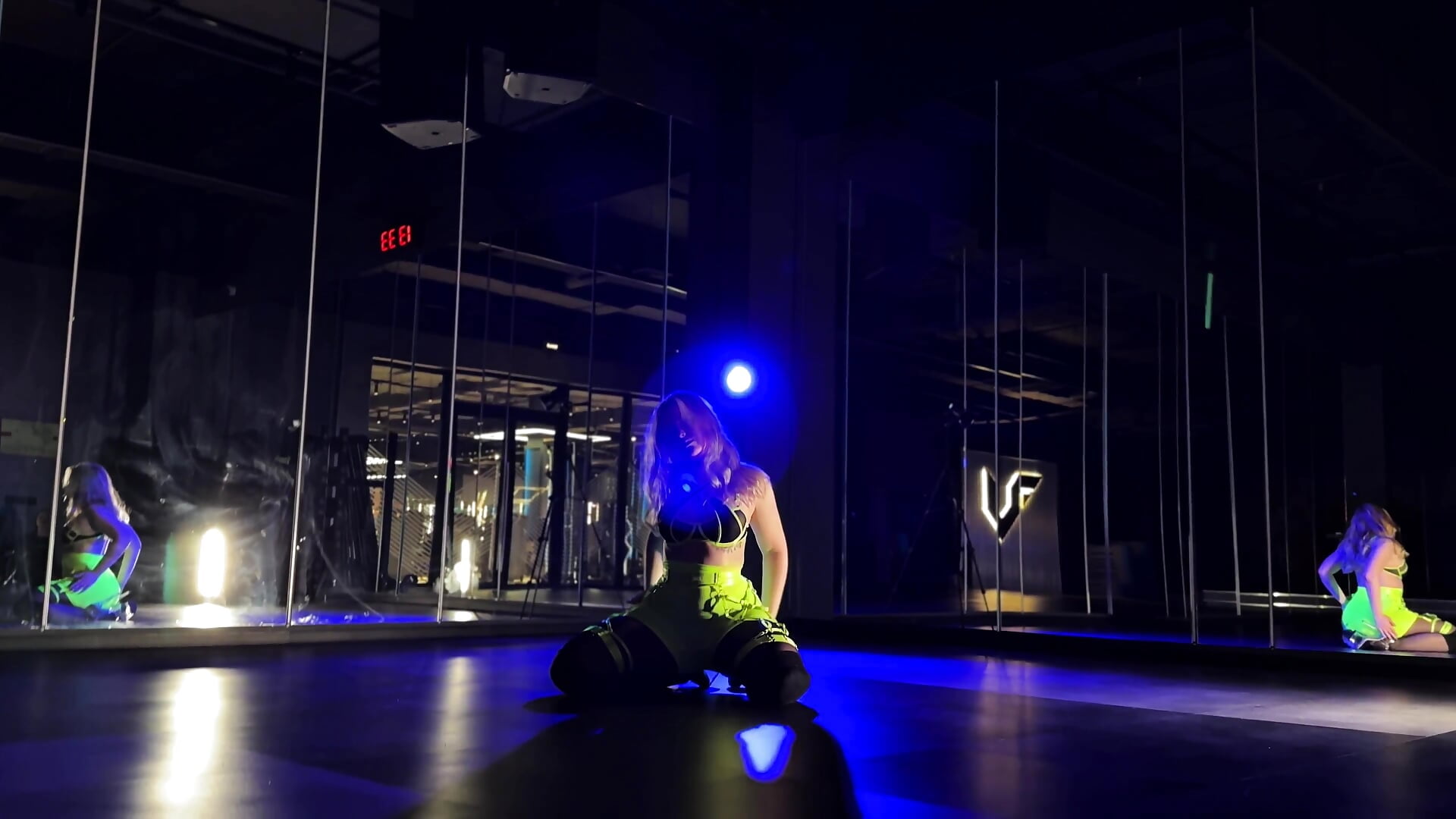 The Goddess's sensual dance - Video von dominyantrix Cam-Model